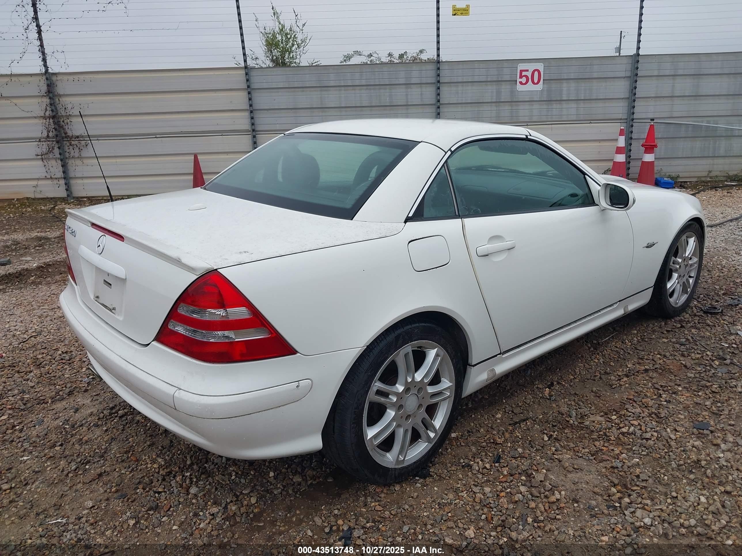 2004 Mercedes-benz Slk 320   White vin: WDBKK65FX4F305803