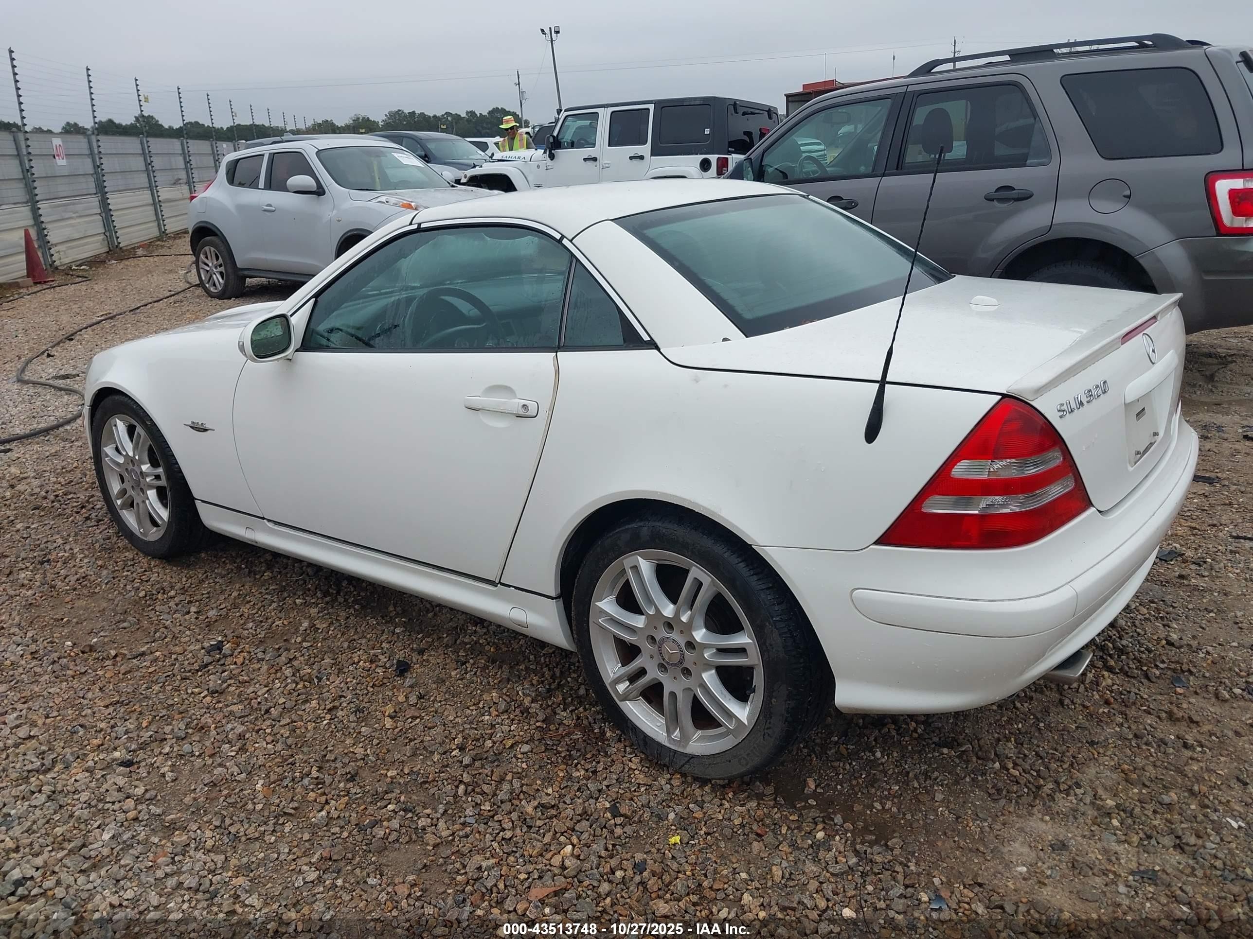2004 Mercedes-benz Slk 320   White vin: WDBKK65FX4F305803