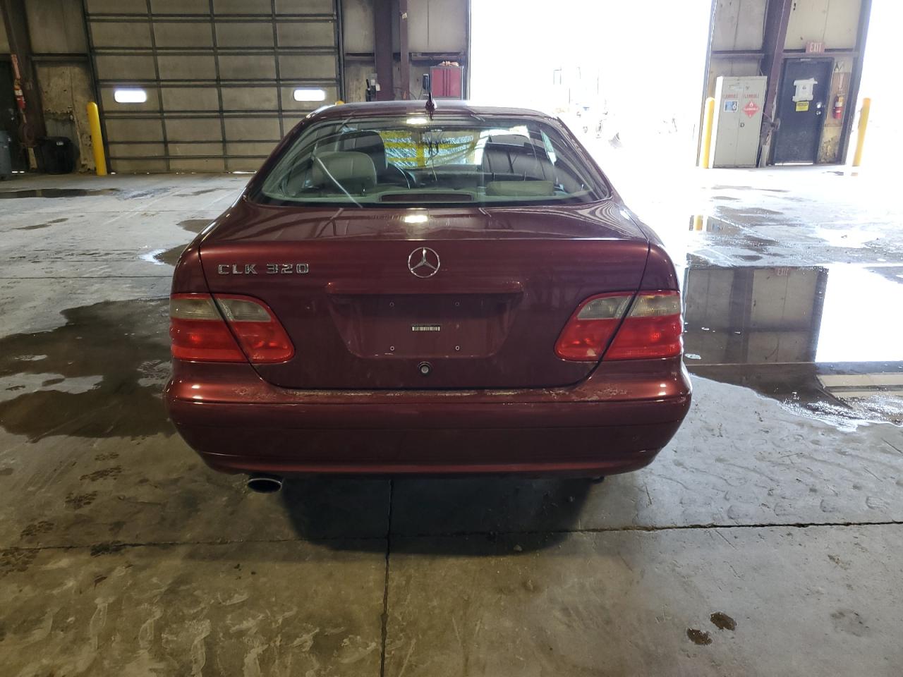 2002 Mercedes-benz Clk 320 Maroon vin: WDBLJ65G02T127382