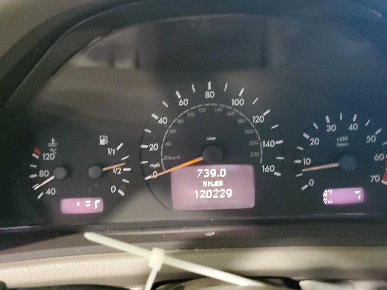 2002 Mercedes-benz Clk 320 Maroon vin: WDBLJ65G02T127382