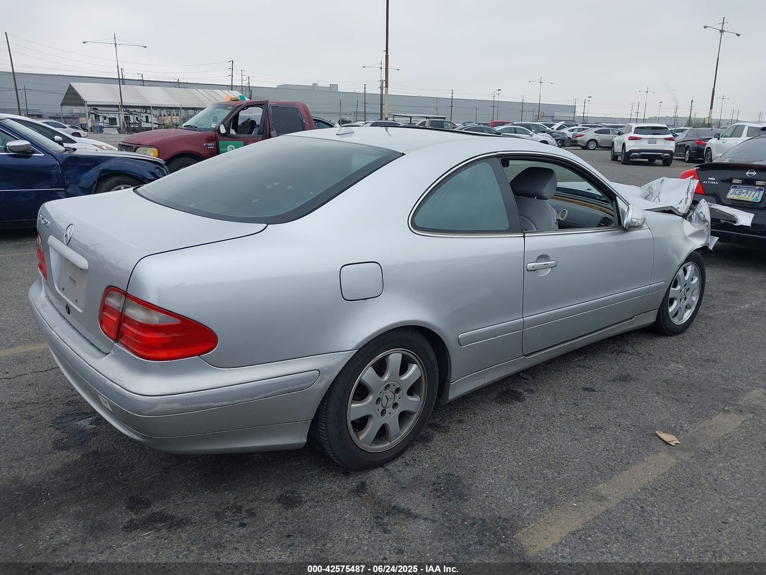 2002 Mercedes-benz Clk 320   Silver vin: WDBLJ65G12F197990