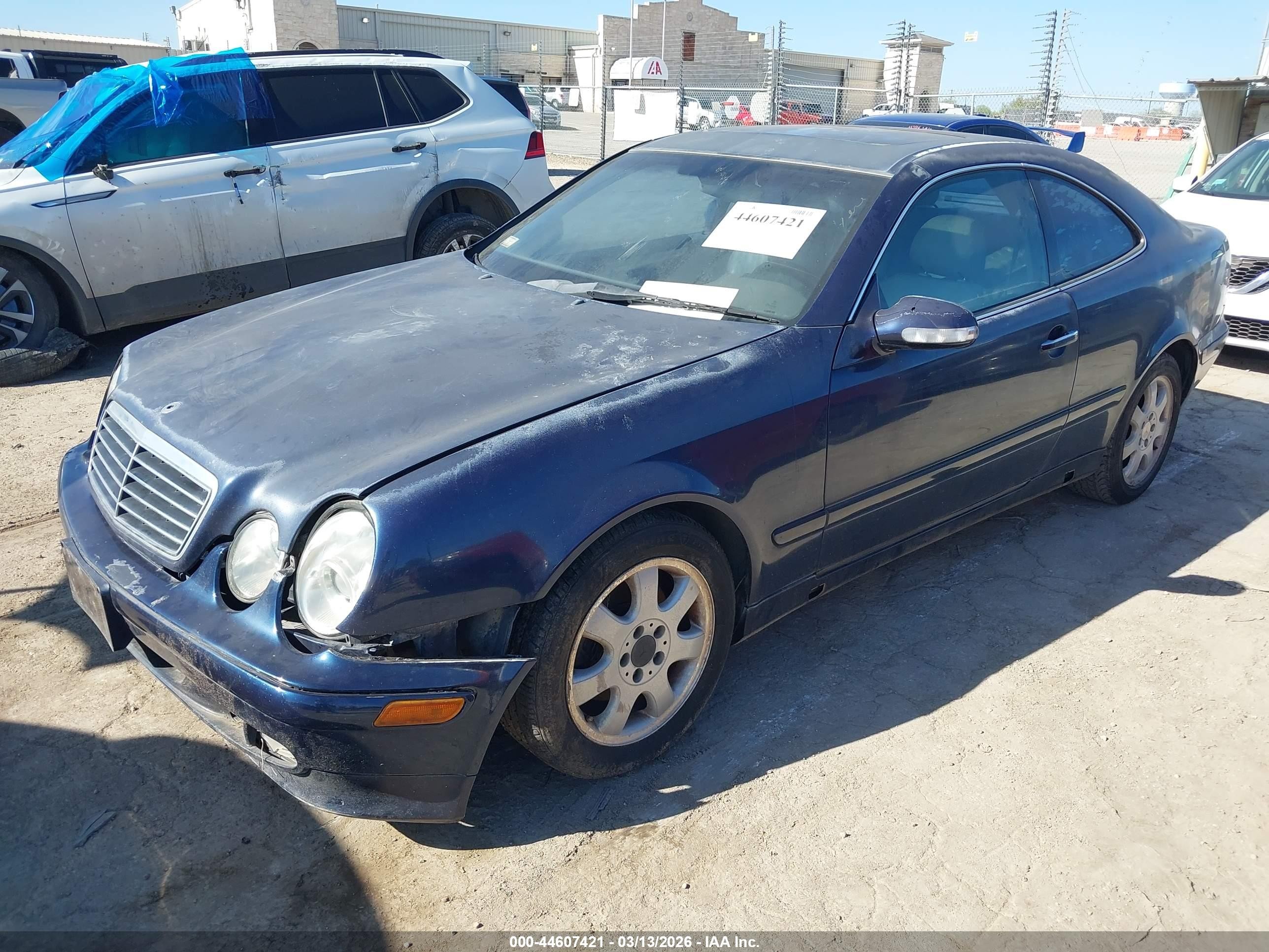 2000 Mercedes-benz Clk 320   Blue vin: WDBLJ65G1YF119136