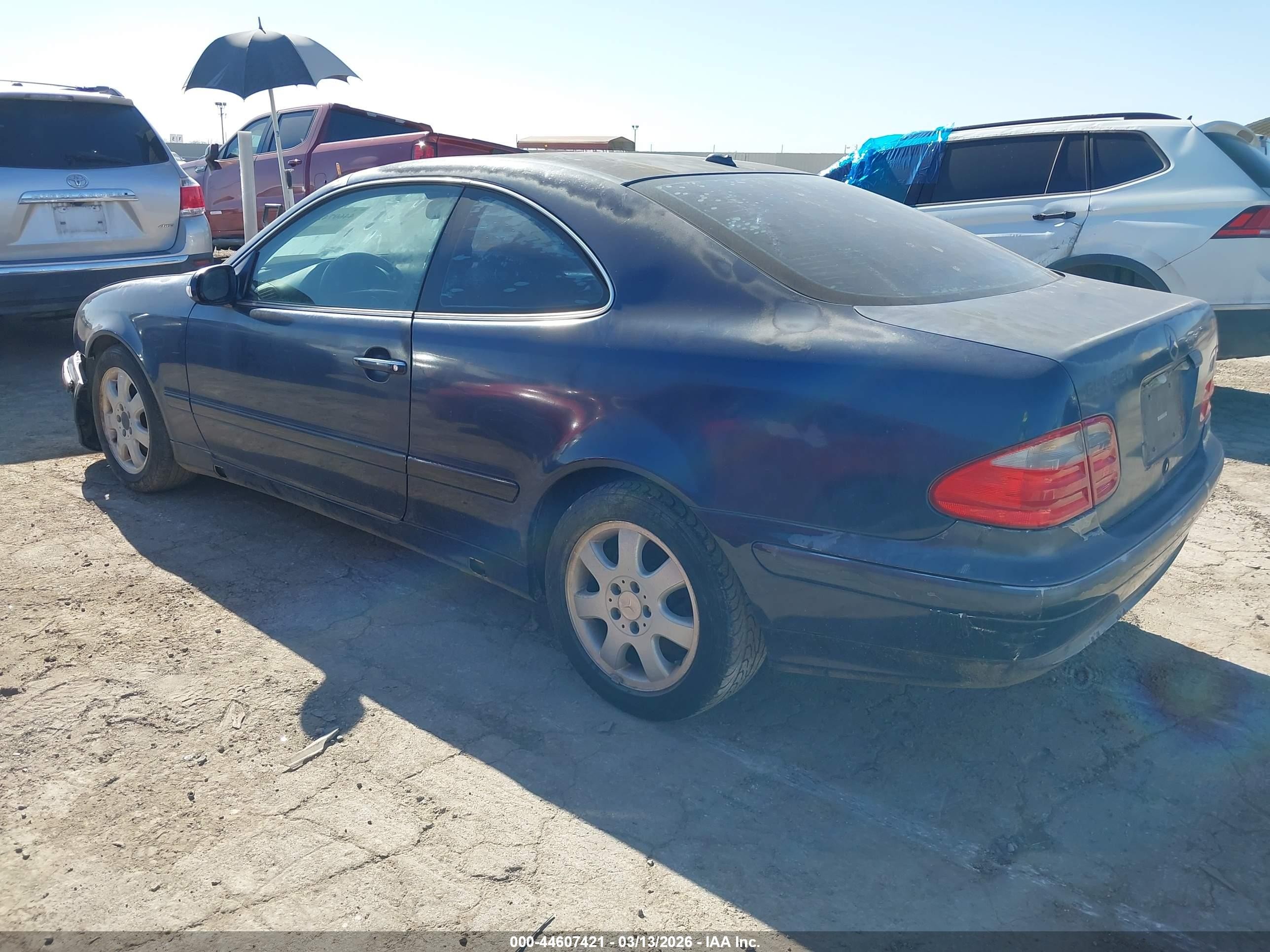 2000 Mercedes-benz Clk 320   Blue vin: WDBLJ65G1YF119136