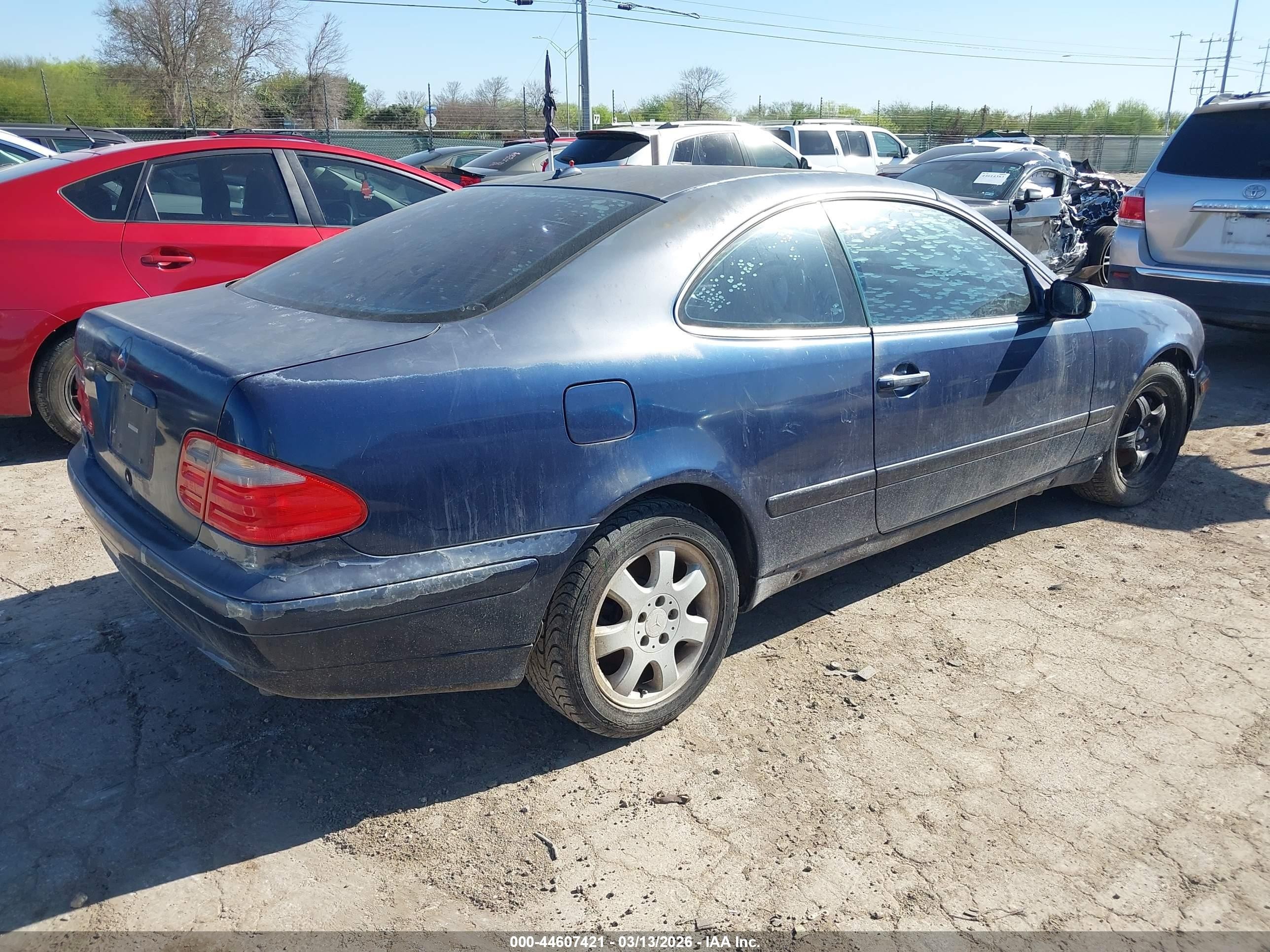 2000 Mercedes-benz Clk 320   Blue vin: WDBLJ65G1YF119136