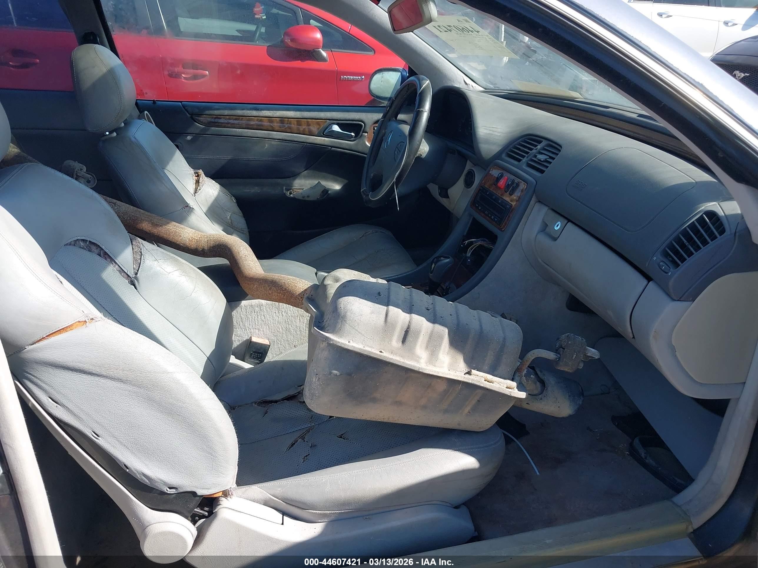 2000 Mercedes-benz Clk 320   Blue vin: WDBLJ65G1YF119136