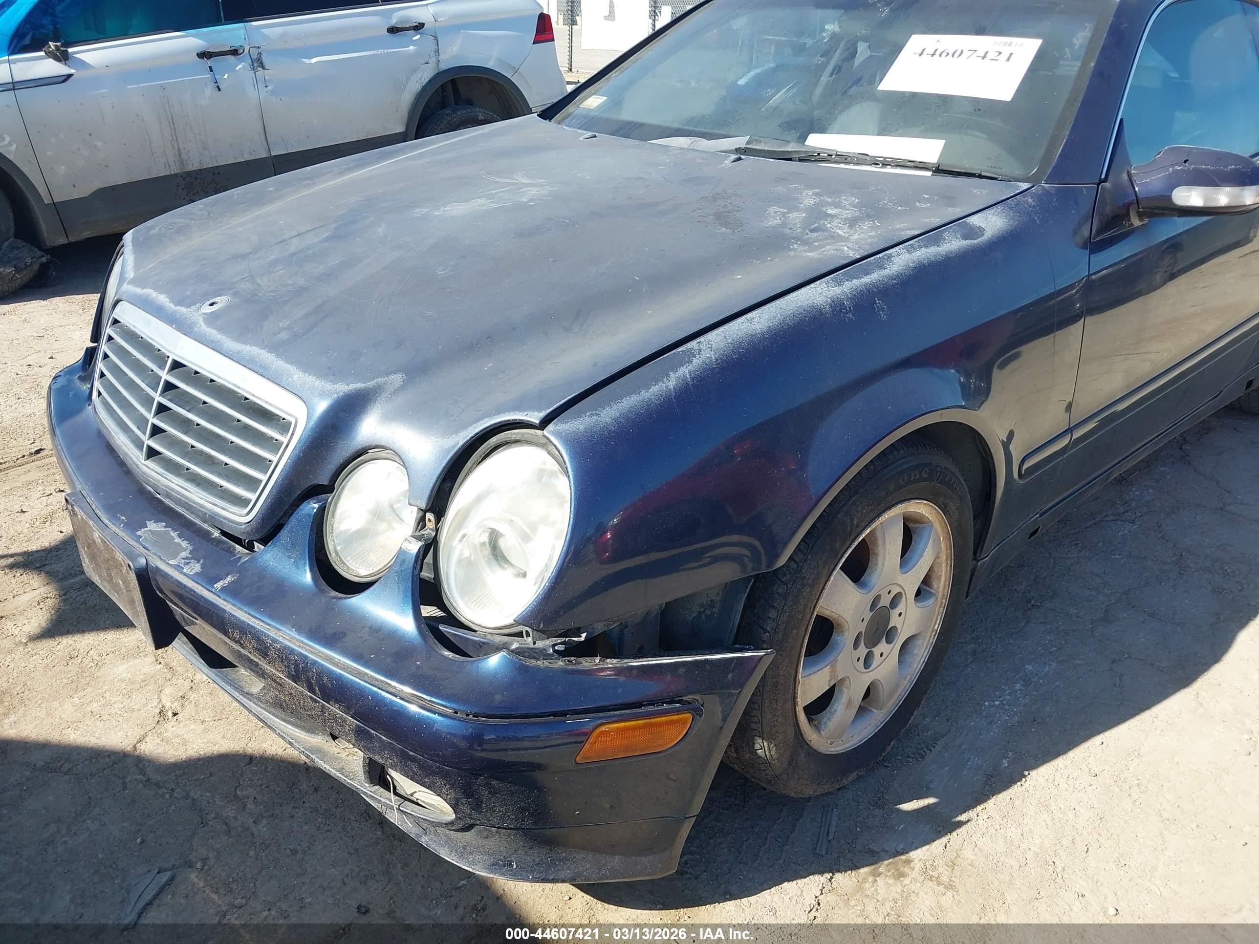 2000 Mercedes-benz Clk 320   Blue vin: WDBLJ65G1YF119136
