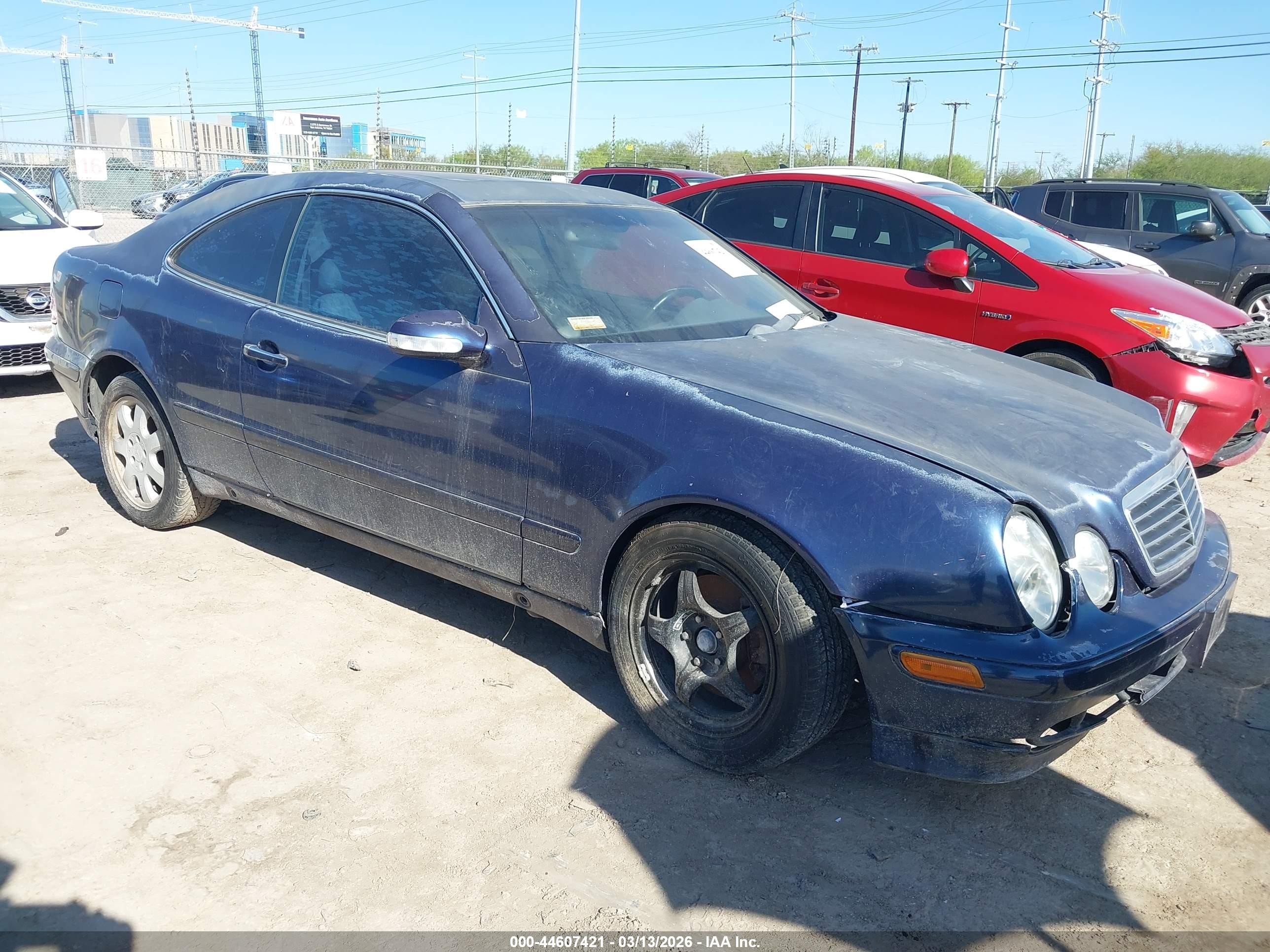 2000 Mercedes-benz Clk 320   Blue vin: WDBLJ65G1YF119136