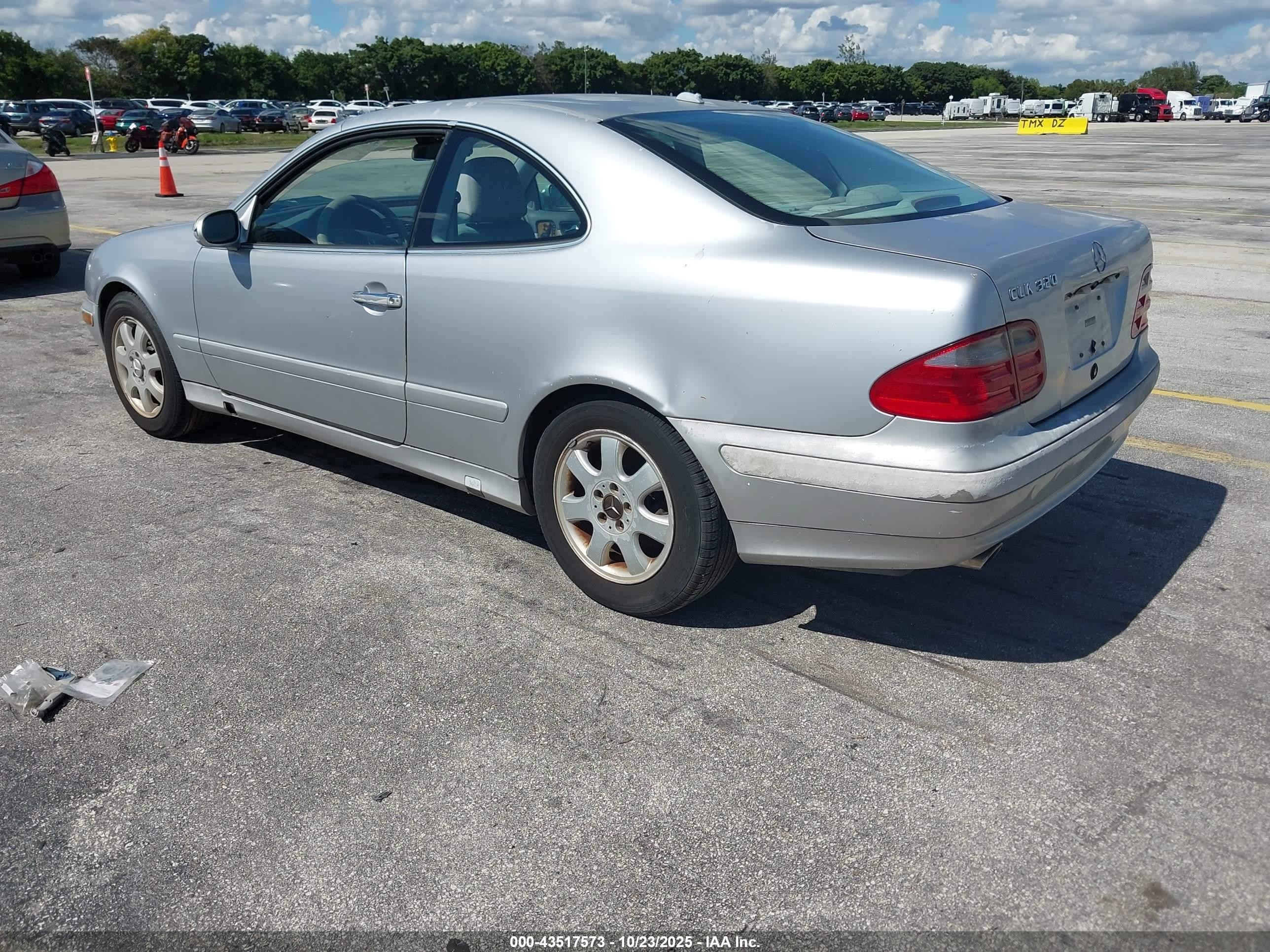 2002 Mercedes-benz Clk 320   Silver vin: WDBLJ65G22F200931