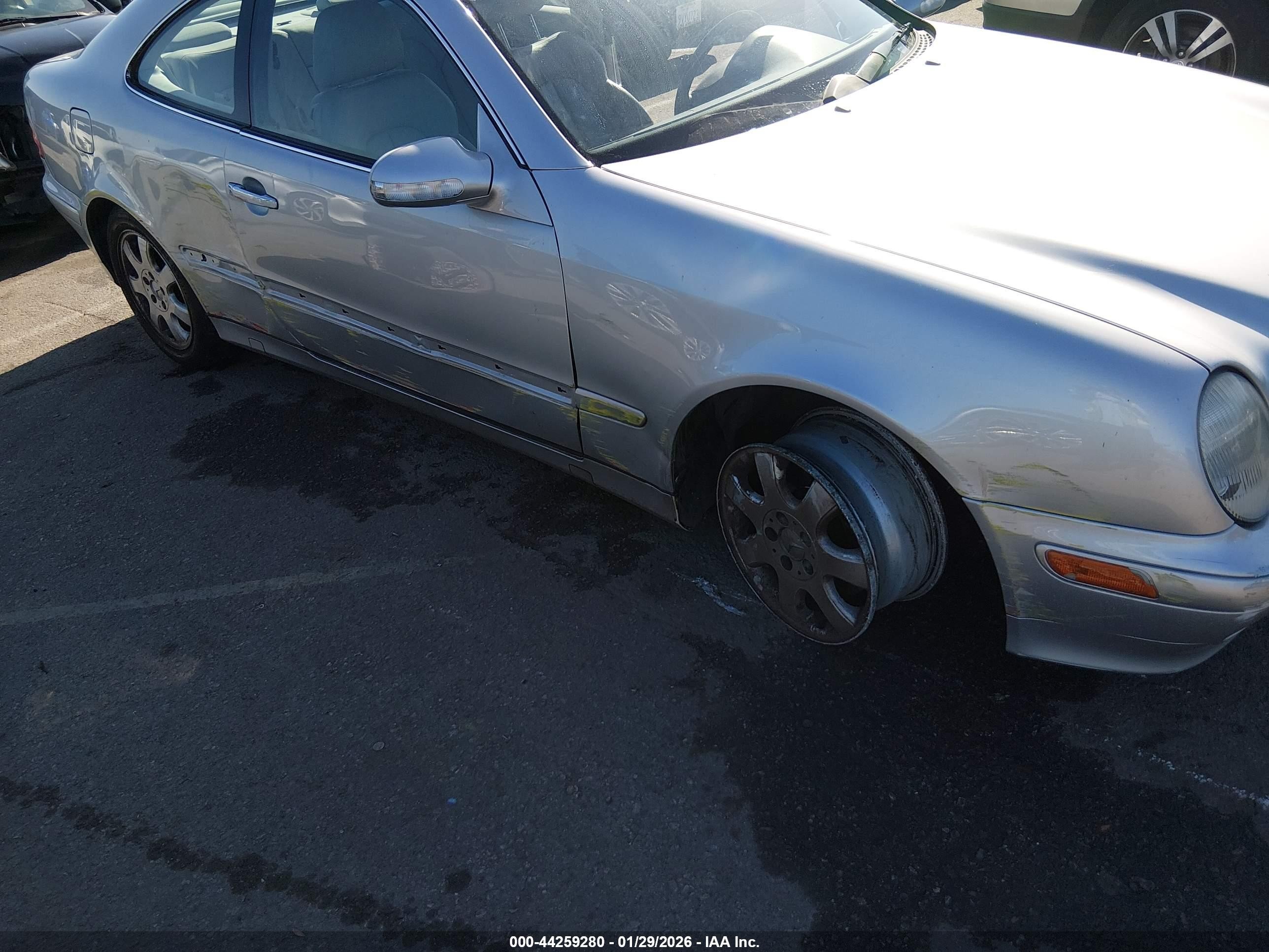 2000 Mercedes-benz Clk 320   Silver vin: WDBLJ65G2YF149732