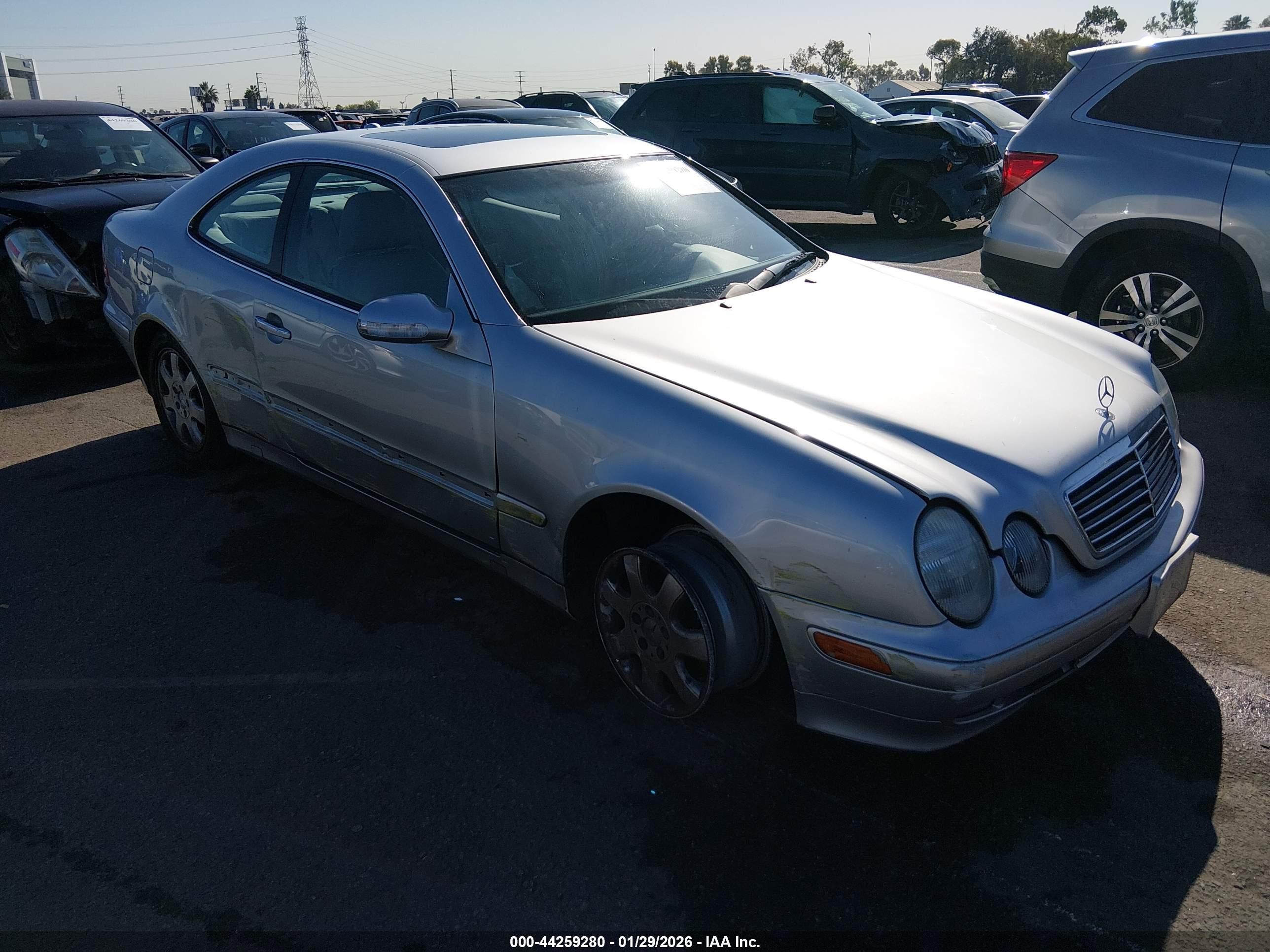 2000 Mercedes-benz Clk 320   Silver vin: WDBLJ65G2YF149732