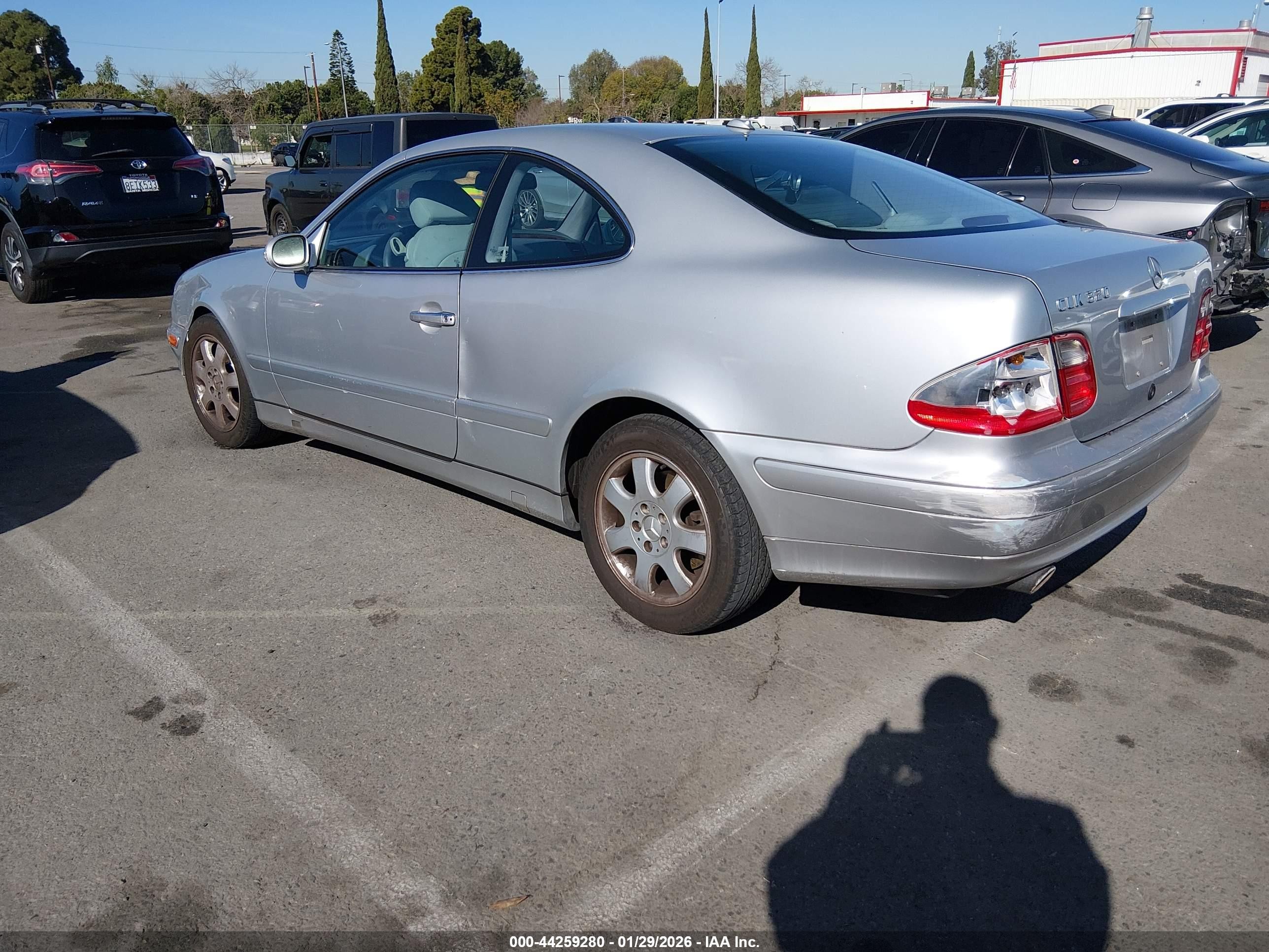 2000 Mercedes-benz Clk 320   Silver vin: WDBLJ65G2YF149732