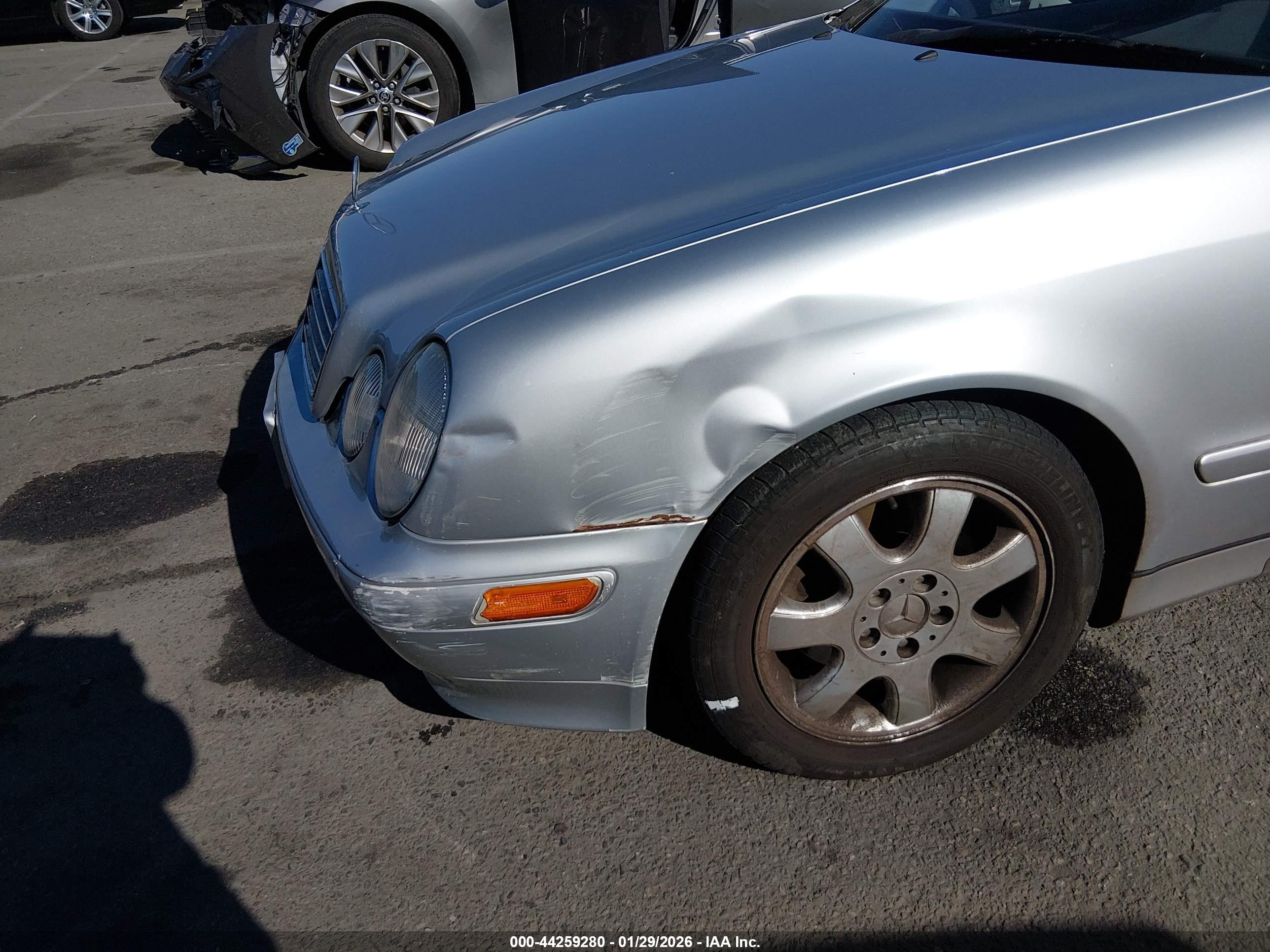 2000 Mercedes-benz Clk 320   Silver vin: WDBLJ65G2YF149732