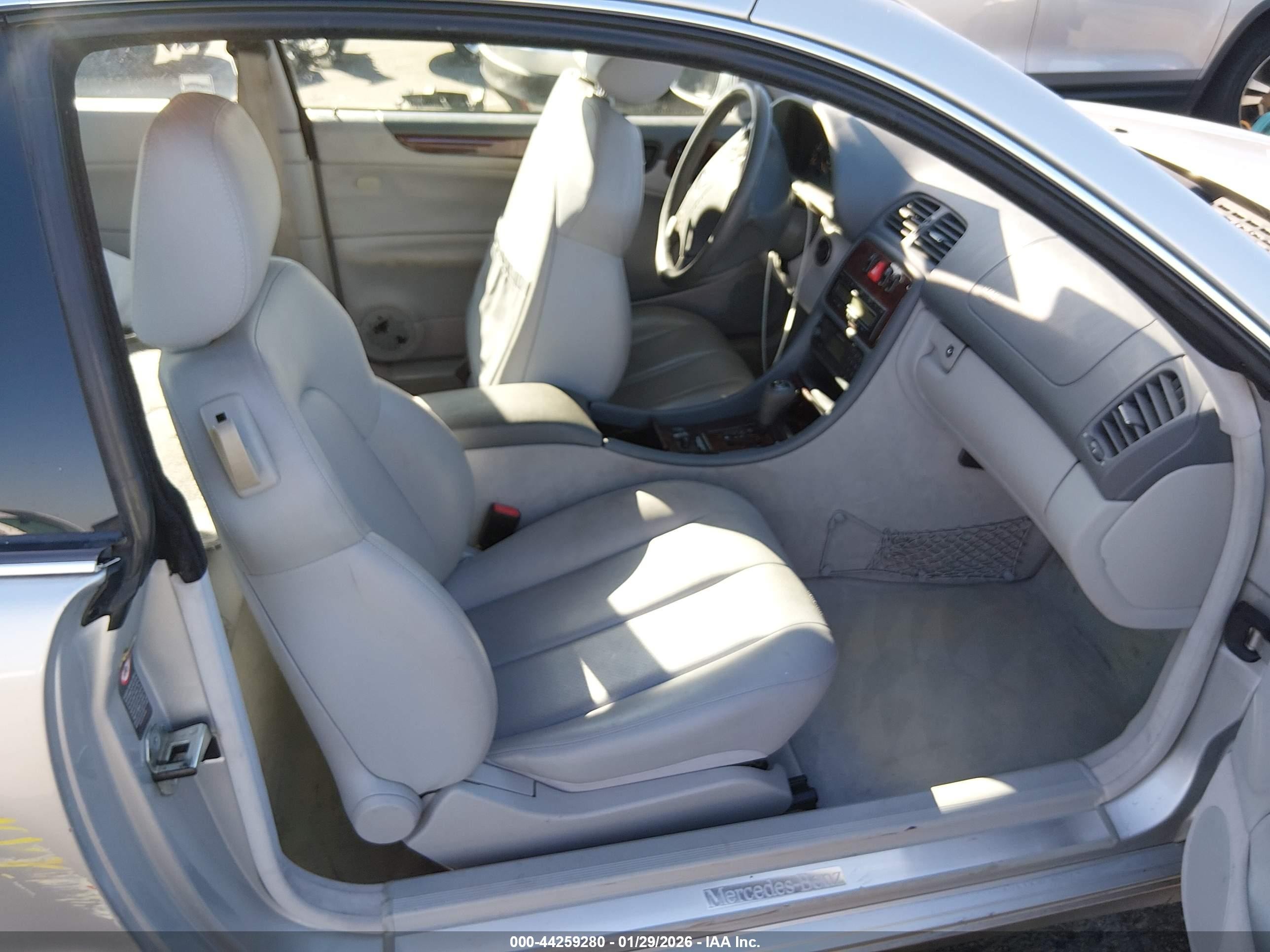 2000 Mercedes-benz Clk 320   Silver vin: WDBLJ65G2YF149732