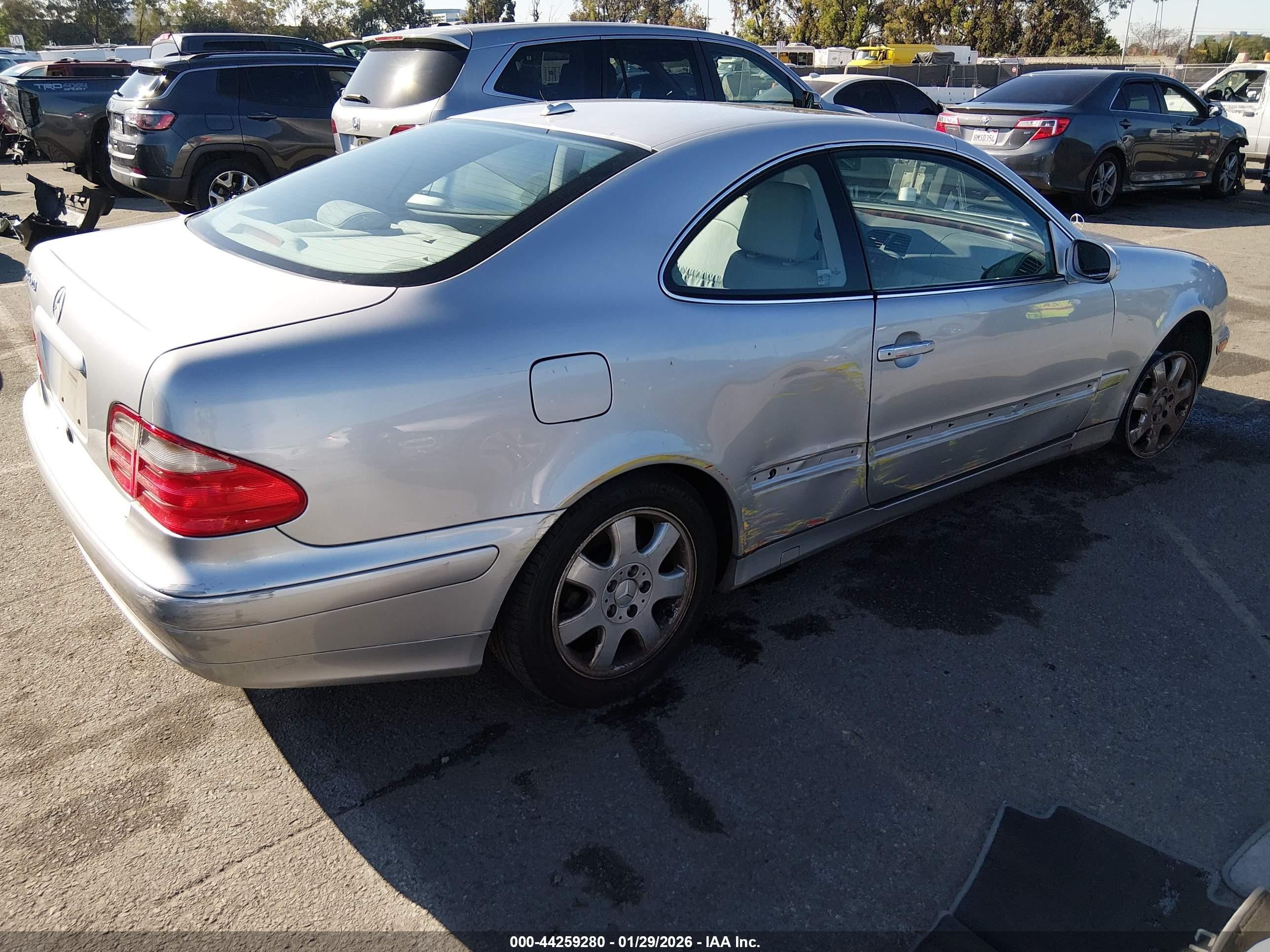 2000 Mercedes-benz Clk 320   Silver vin: WDBLJ65G2YF149732
