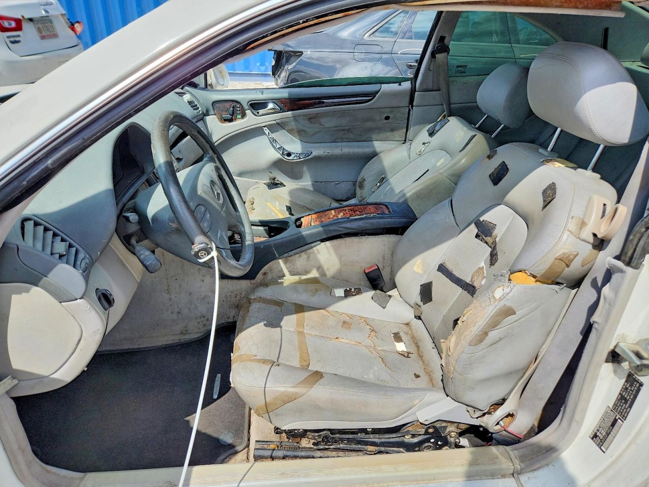 2002 Mercedes-benz Clk 320 White vin: WDBLJ65G32F199028