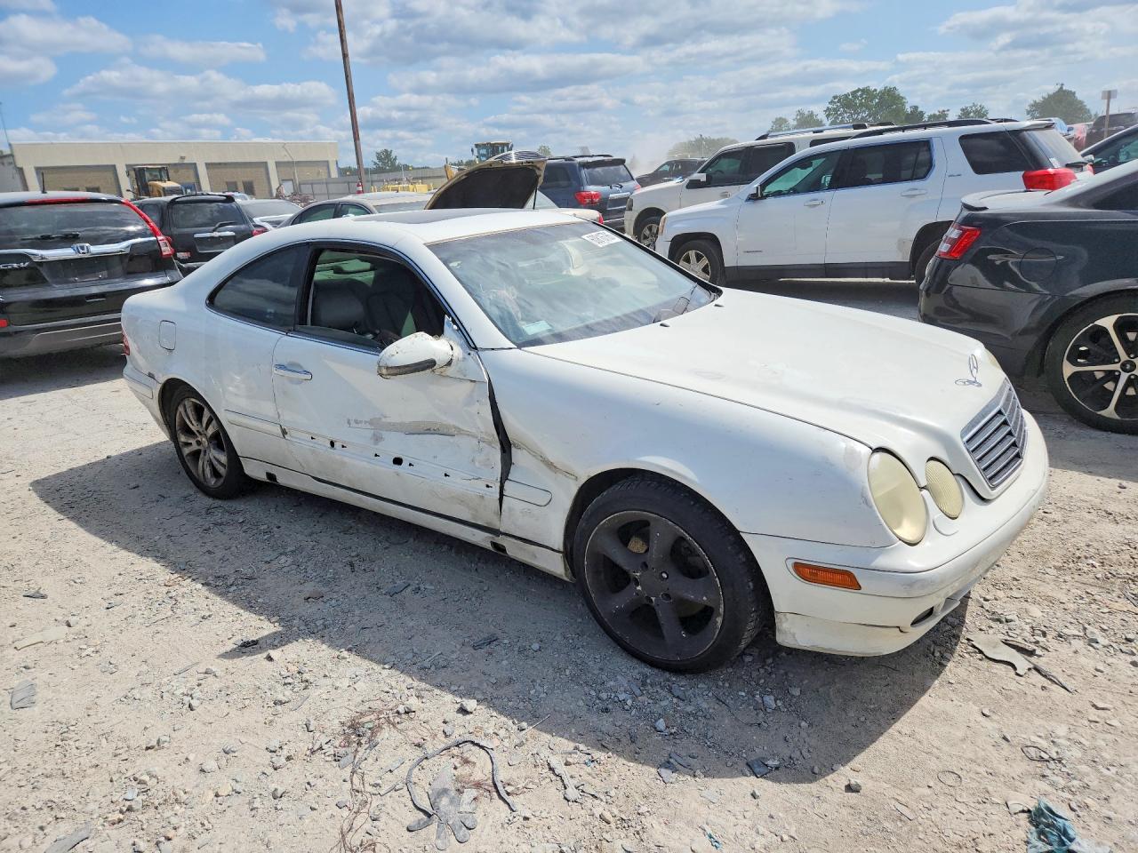 2002 Mercedes-benz Clk 320 White vin: WDBLJ65G32F199028