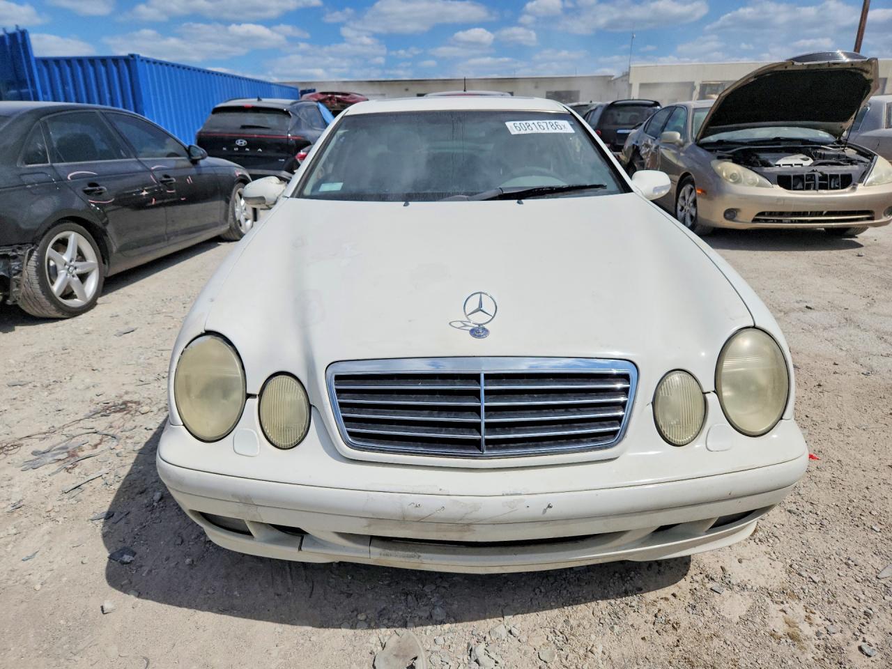 2002 Mercedes-benz Clk 320 White vin: WDBLJ65G32F199028