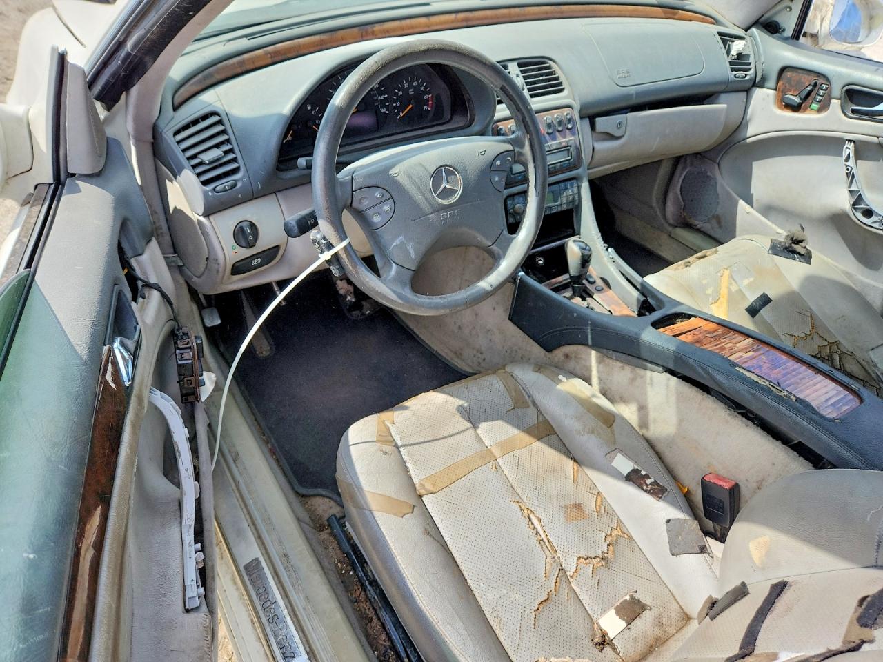 2002 Mercedes-benz Clk 320 White vin: WDBLJ65G32F199028