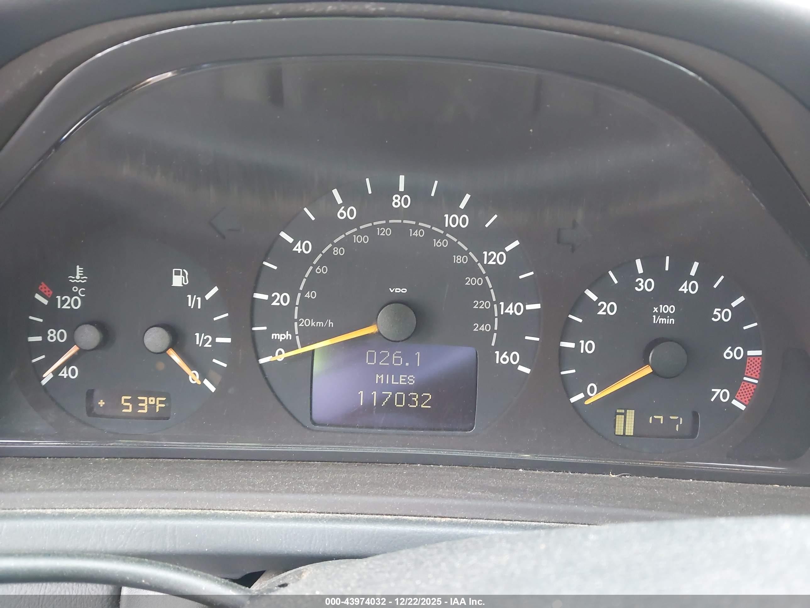 2000 Mercedes-benz Clk 320   Серебряный vin: WDBLJ65G3YF138187