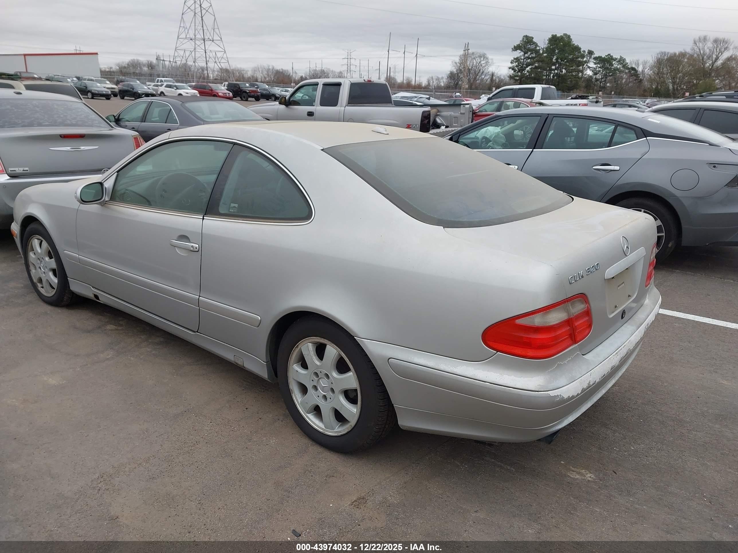 2000 Mercedes-benz Clk 320   Серебряный vin: WDBLJ65G3YF138187