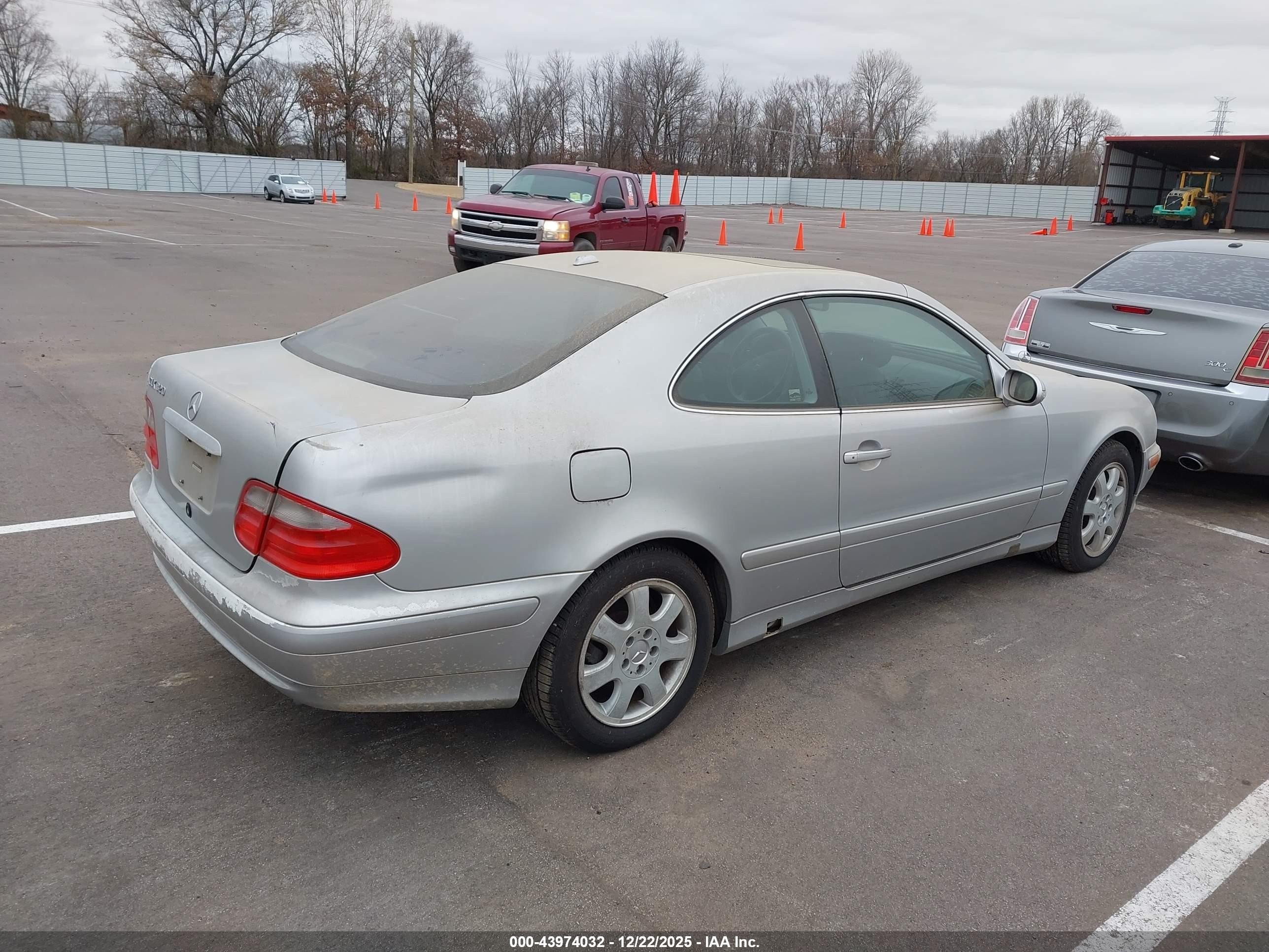 2000 Mercedes-benz Clk 320   Серебряный vin: WDBLJ65G3YF138187