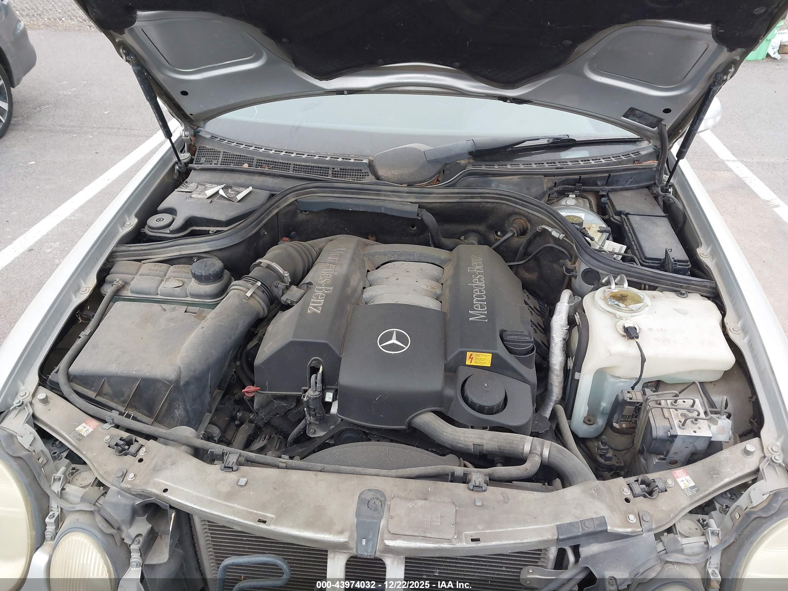 2000 Mercedes-benz Clk 320   Серебряный vin: WDBLJ65G3YF138187