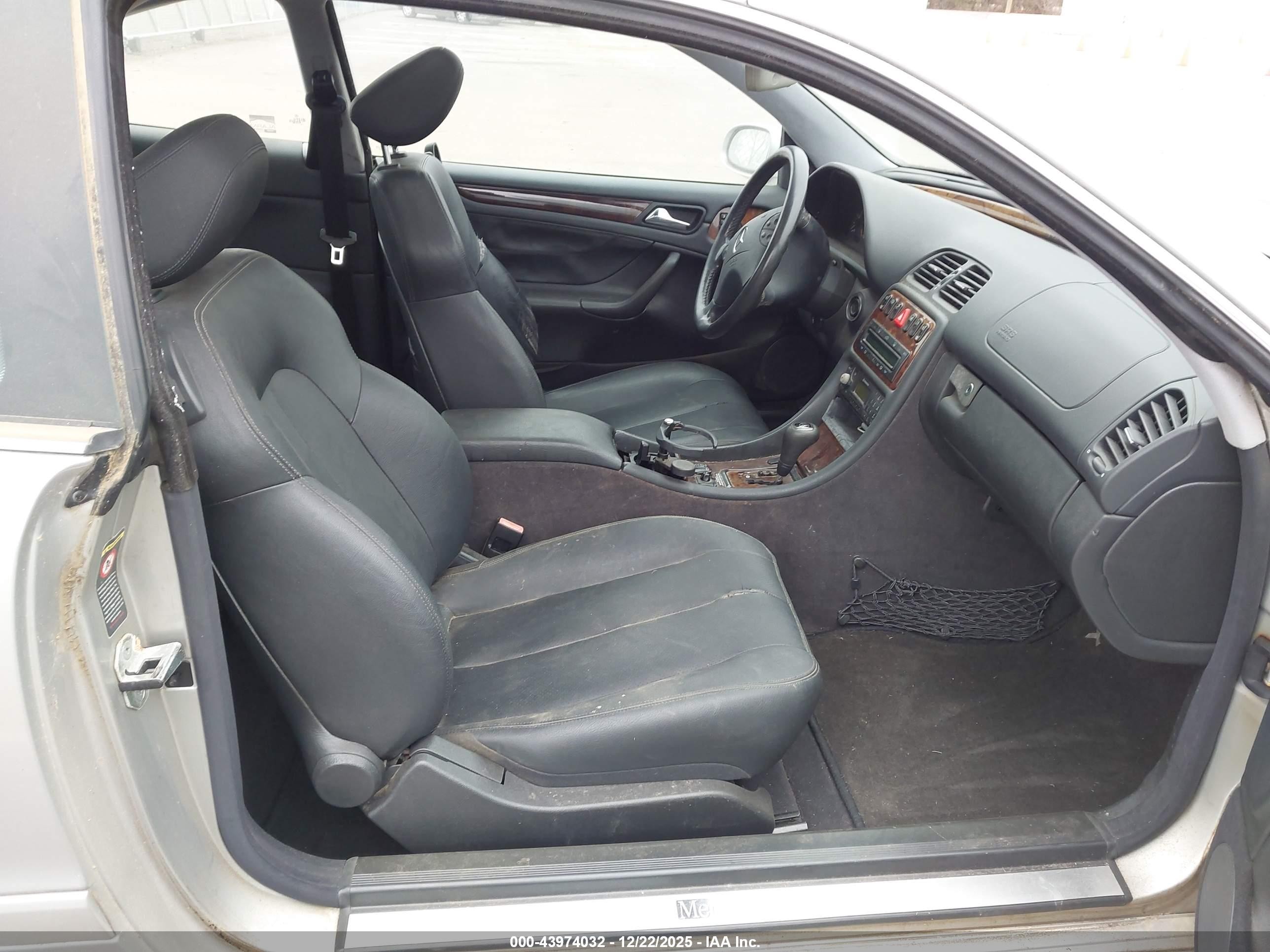 2000 Mercedes-benz Clk 320   Серебряный vin: WDBLJ65G3YF138187