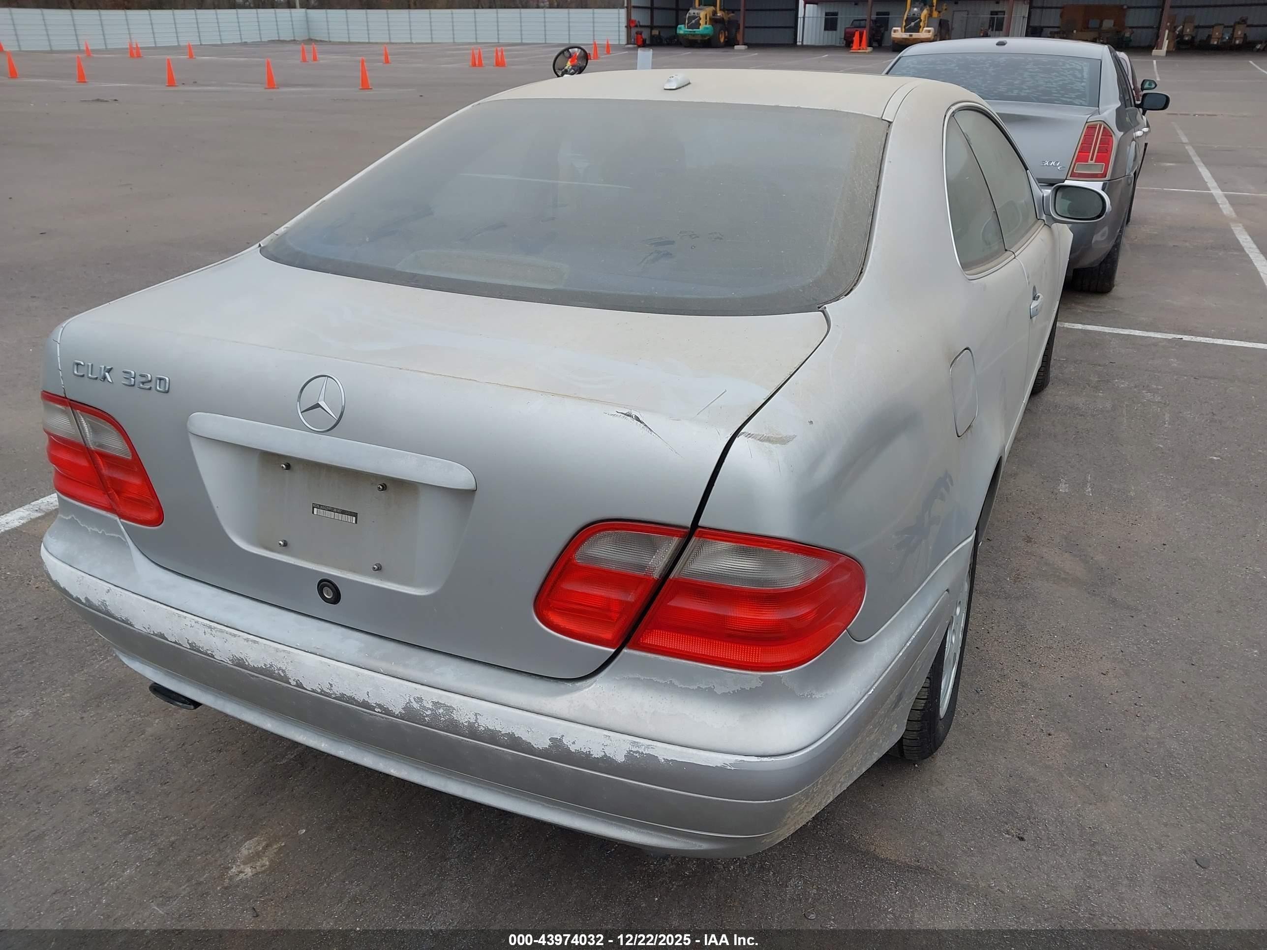 2000 Mercedes-benz Clk 320   Серебряный vin: WDBLJ65G3YF138187