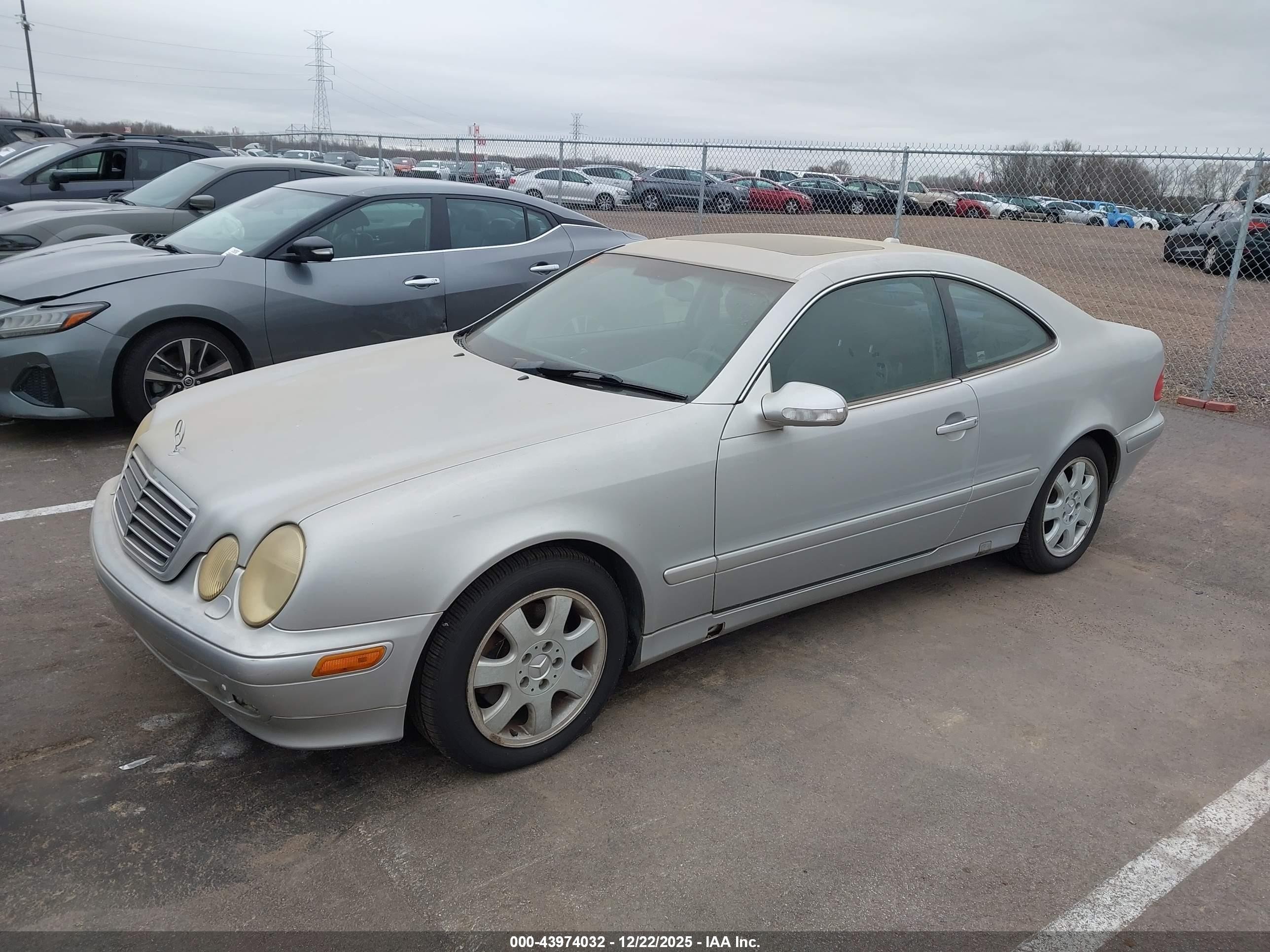 2000 Mercedes-benz Clk 320   Серебряный vin: WDBLJ65G3YF138187