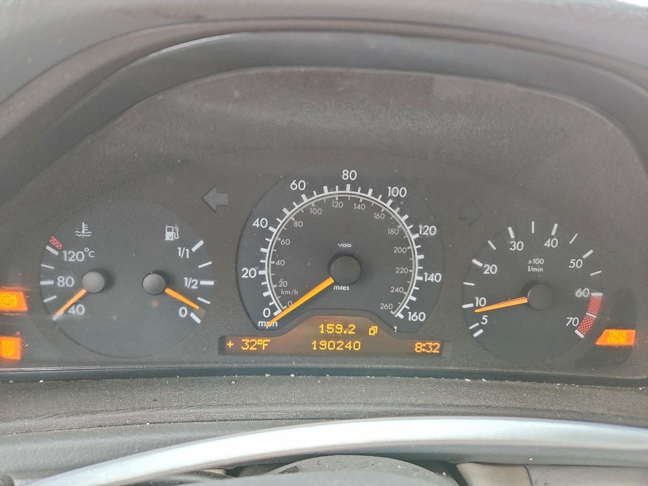1998 Mercedes-benz Clk 320 White vin: WDBLJ65G4WF041528