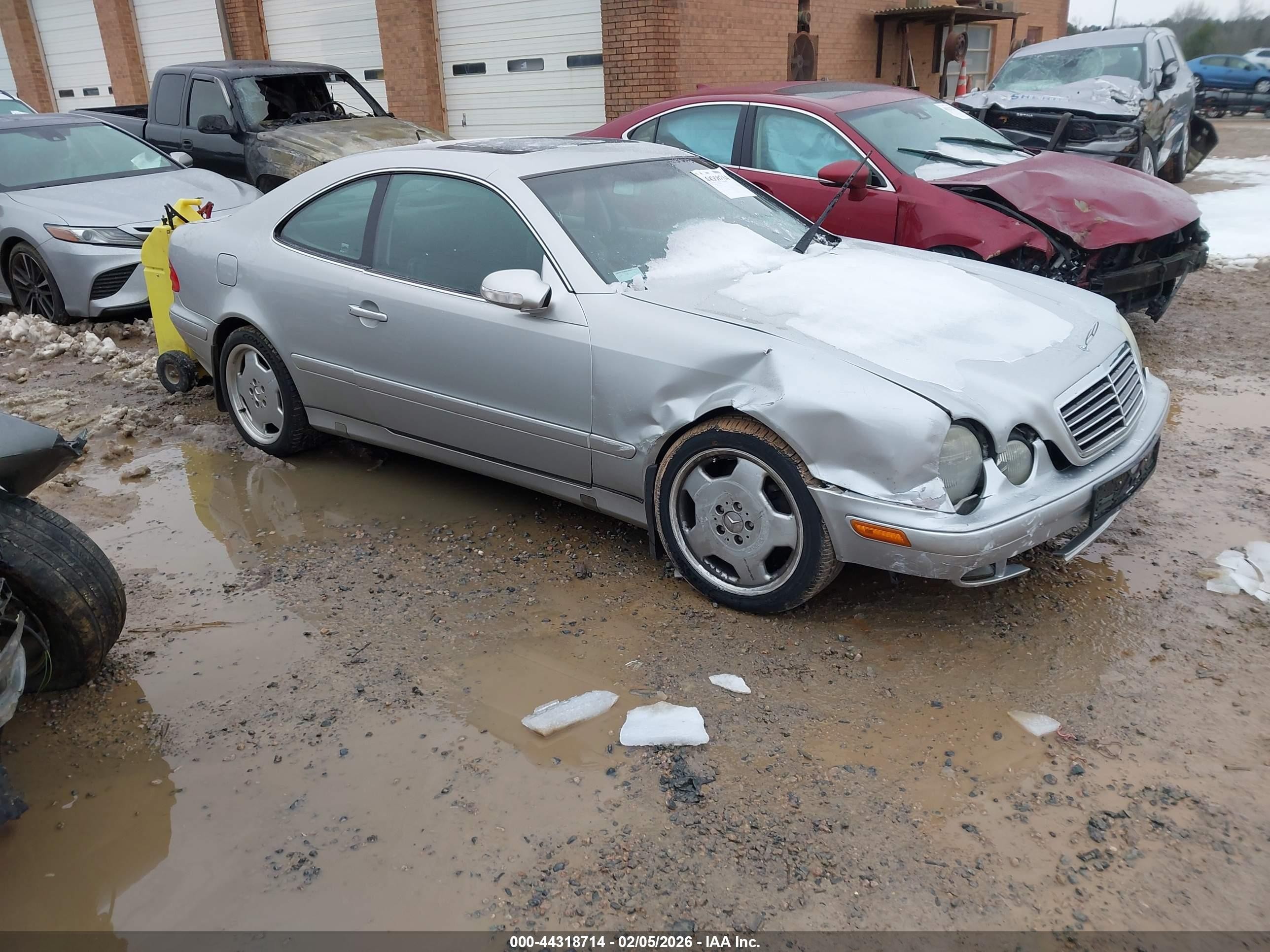 2000 Mercedes-benz Clk 320   Серебряный vin: WDBLJ65G4YF133659