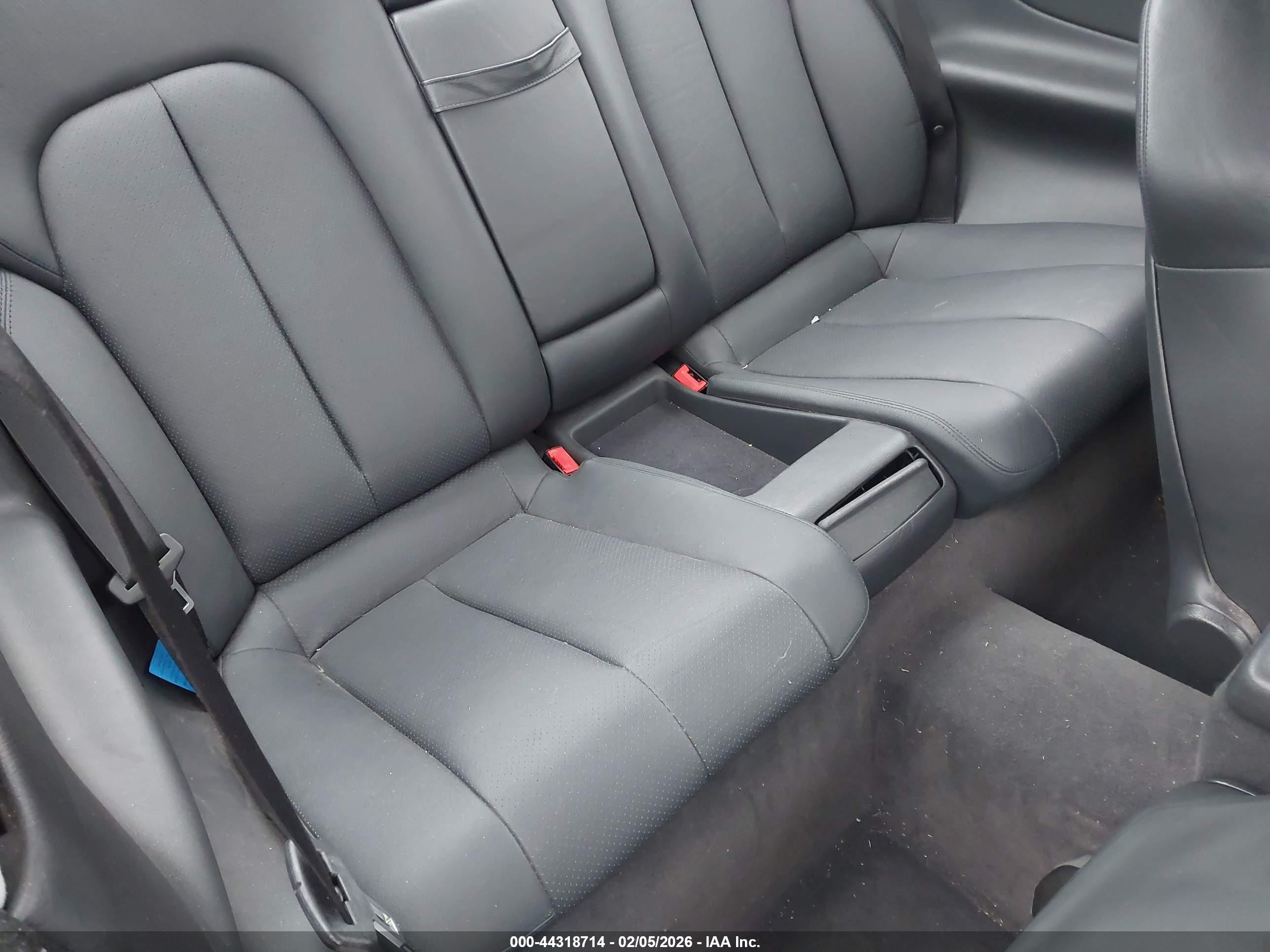 2000 Mercedes-benz Clk 320   Silver vin: WDBLJ65G4YF133659