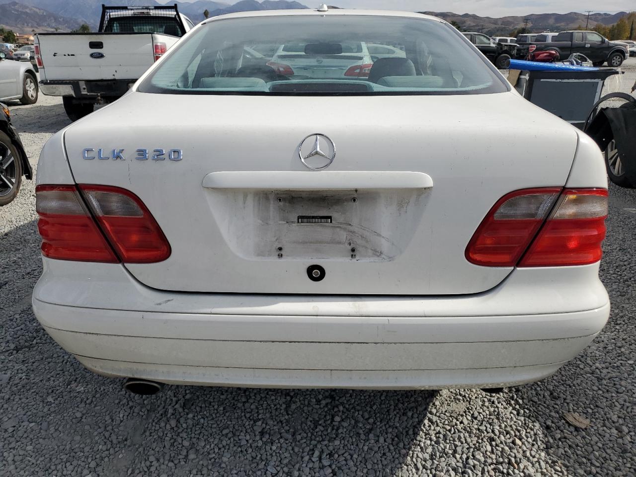 2002 Mercedes-benz Clk 320 White vin: WDBLJ65G52T112344