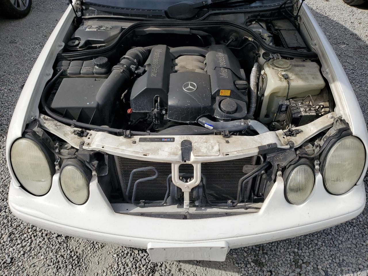 2002 Mercedes-benz Clk 320 White vin: WDBLJ65G52T112344