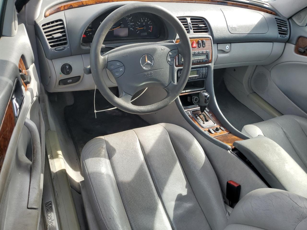 2002 Mercedes-benz Clk 320 White vin: WDBLJ65G52T112344