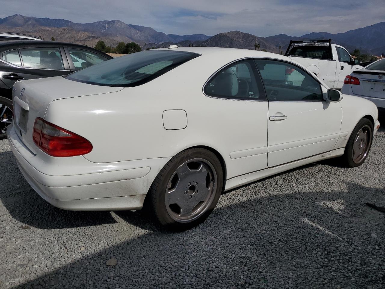 2002 Mercedes-benz Clk 320 White vin: WDBLJ65G52T112344