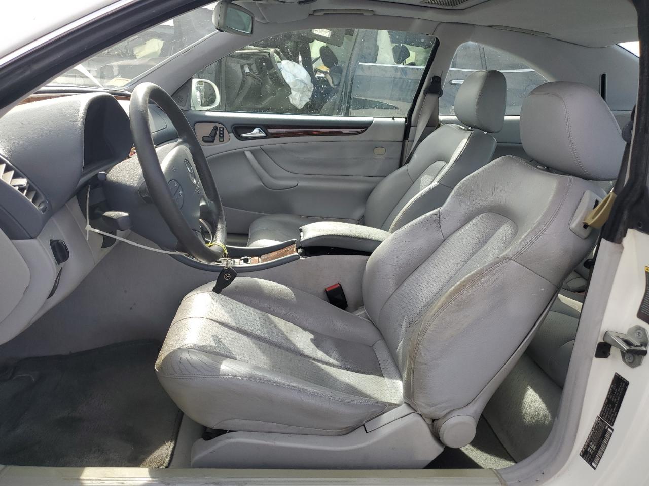2002 Mercedes-benz Clk 320 White vin: WDBLJ65G52T112344