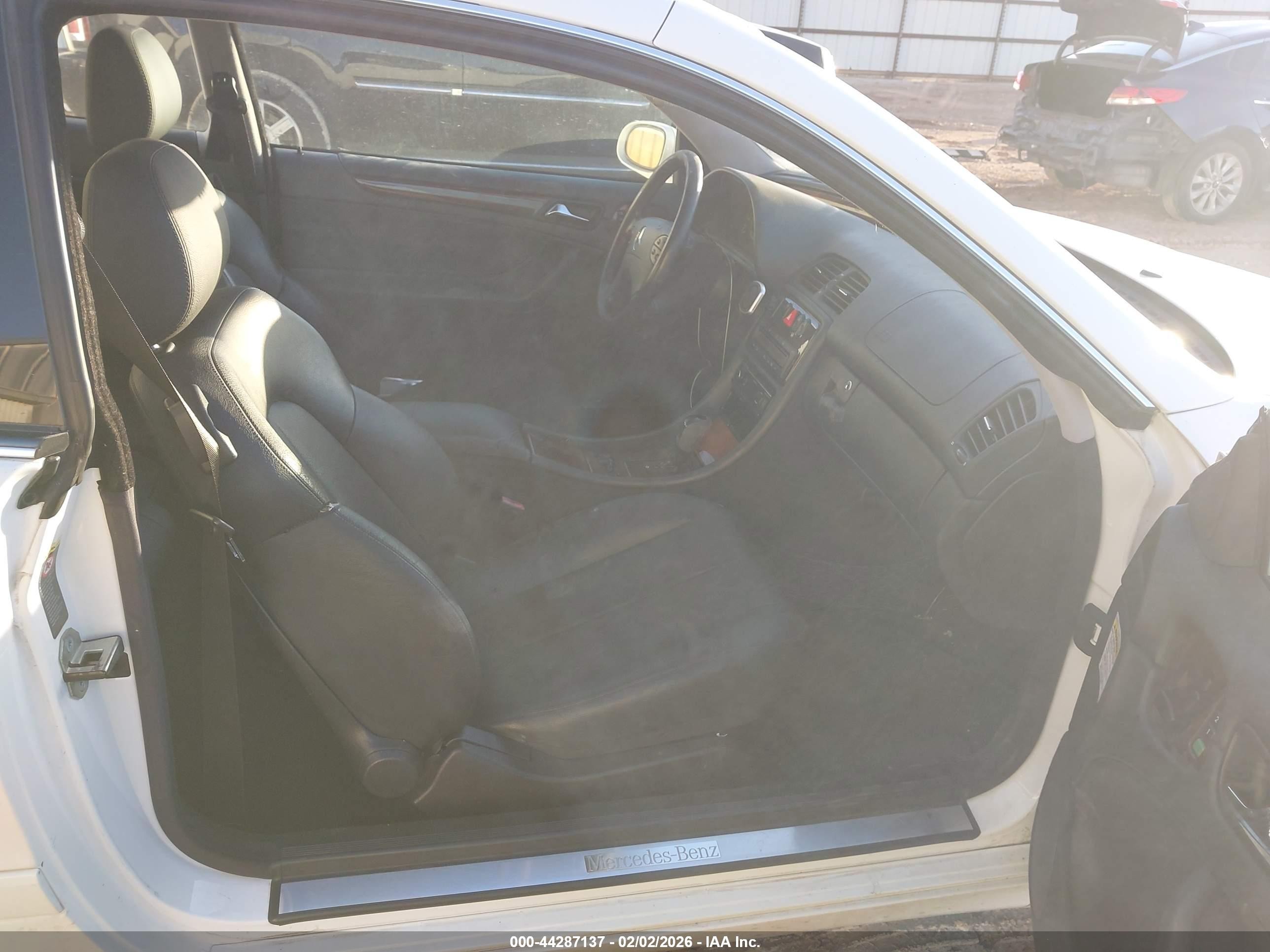 2002 Mercedes-benz Clk 320   White vin: WDBLJ65G52T128155