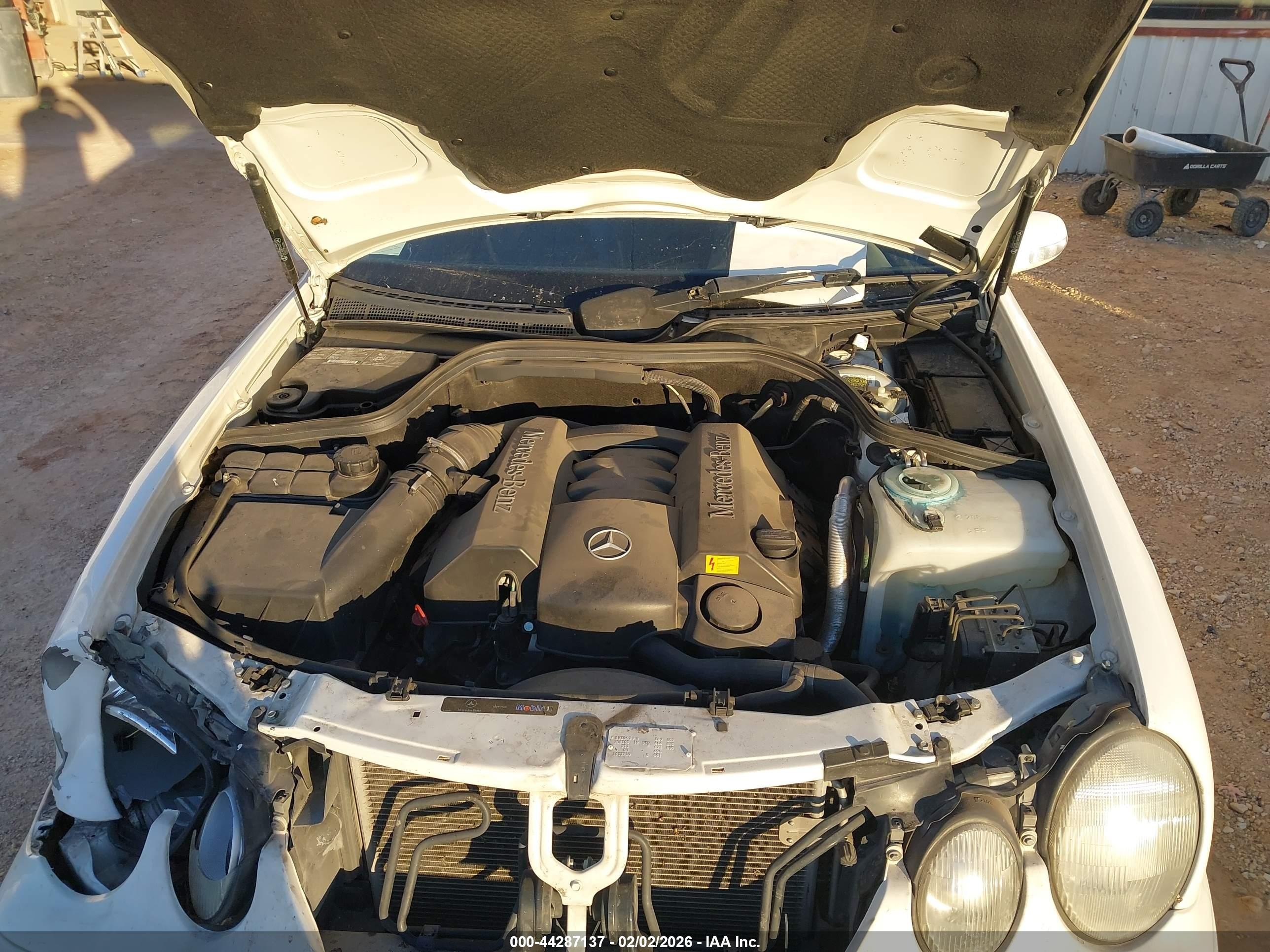 2002 Mercedes-benz Clk 320   White vin: WDBLJ65G52T128155