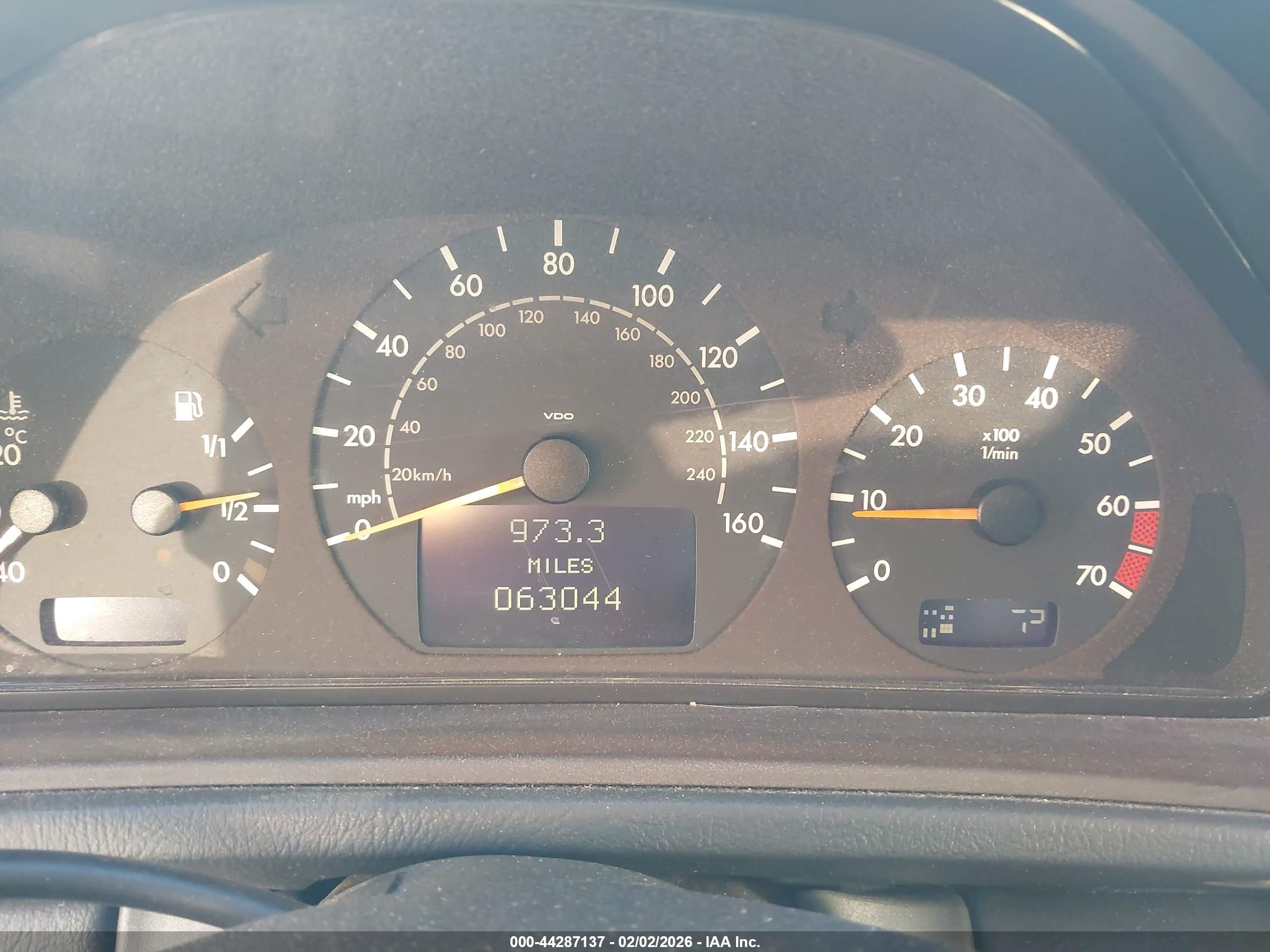 2002 Mercedes-benz Clk 320   White vin: WDBLJ65G52T128155