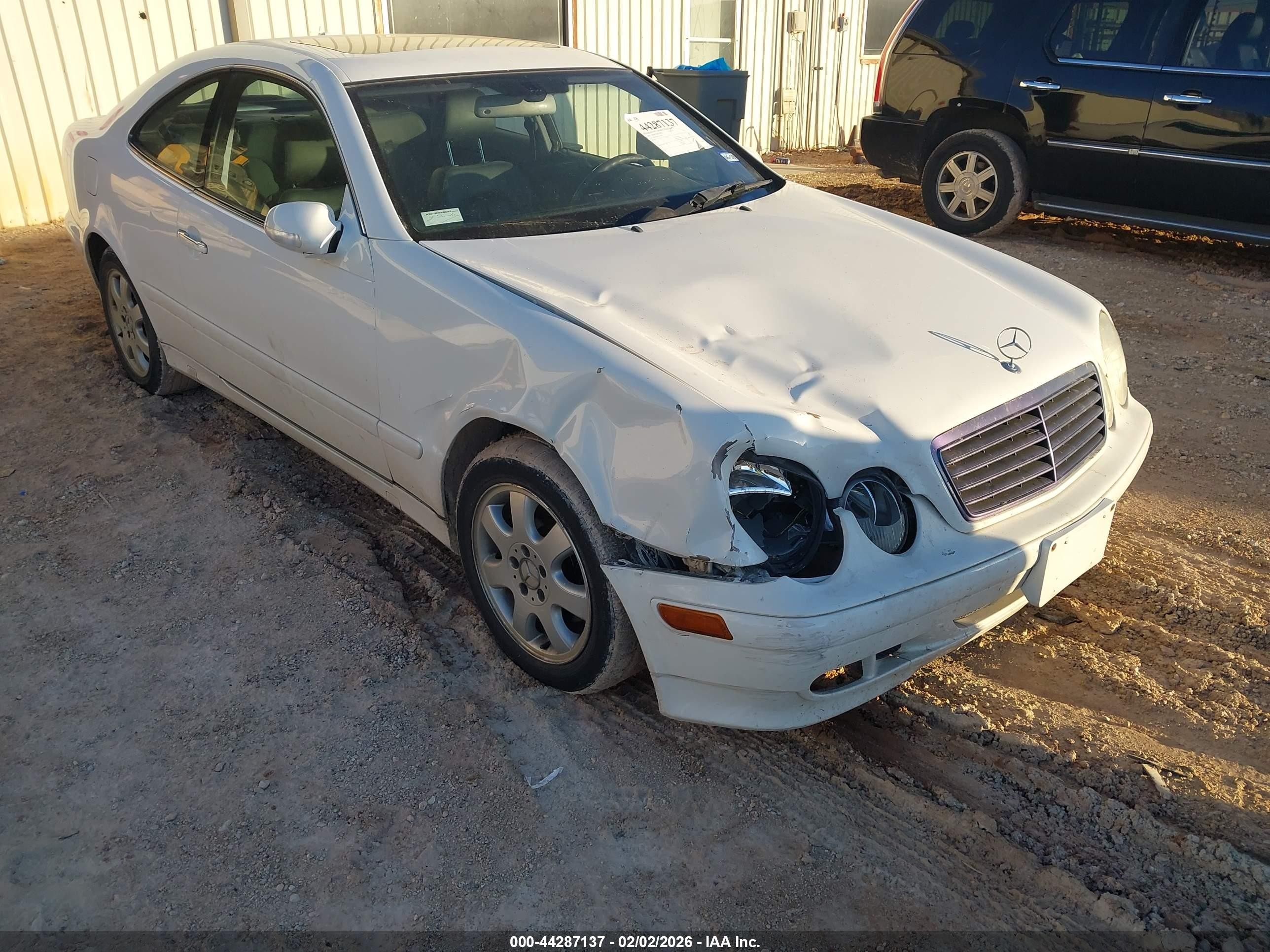 2002 Mercedes-benz Clk 320   White vin: WDBLJ65G52T128155