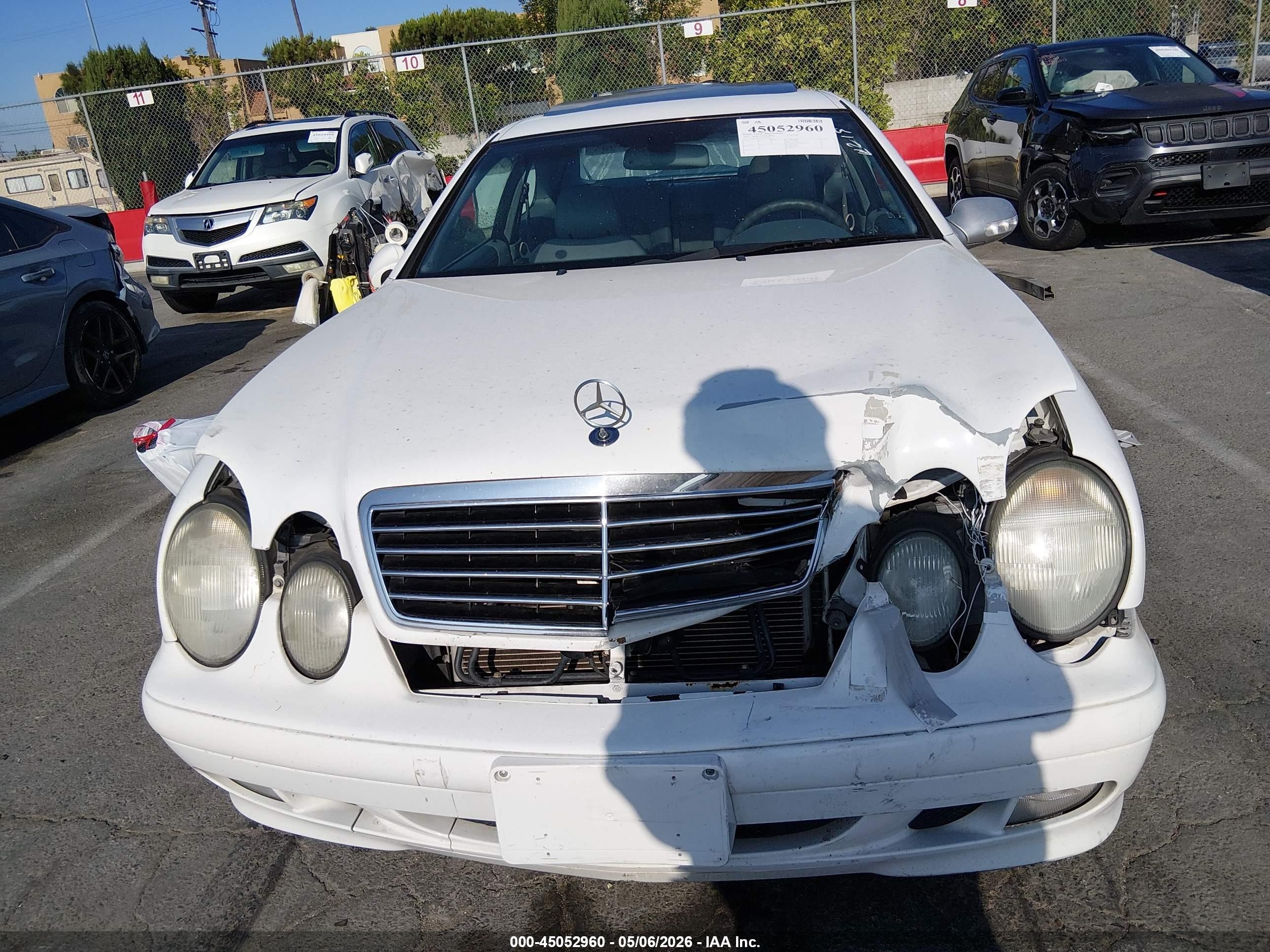 2000 Mercedes-benz Clk 320   White vin: WDBLJ65G5YF135310