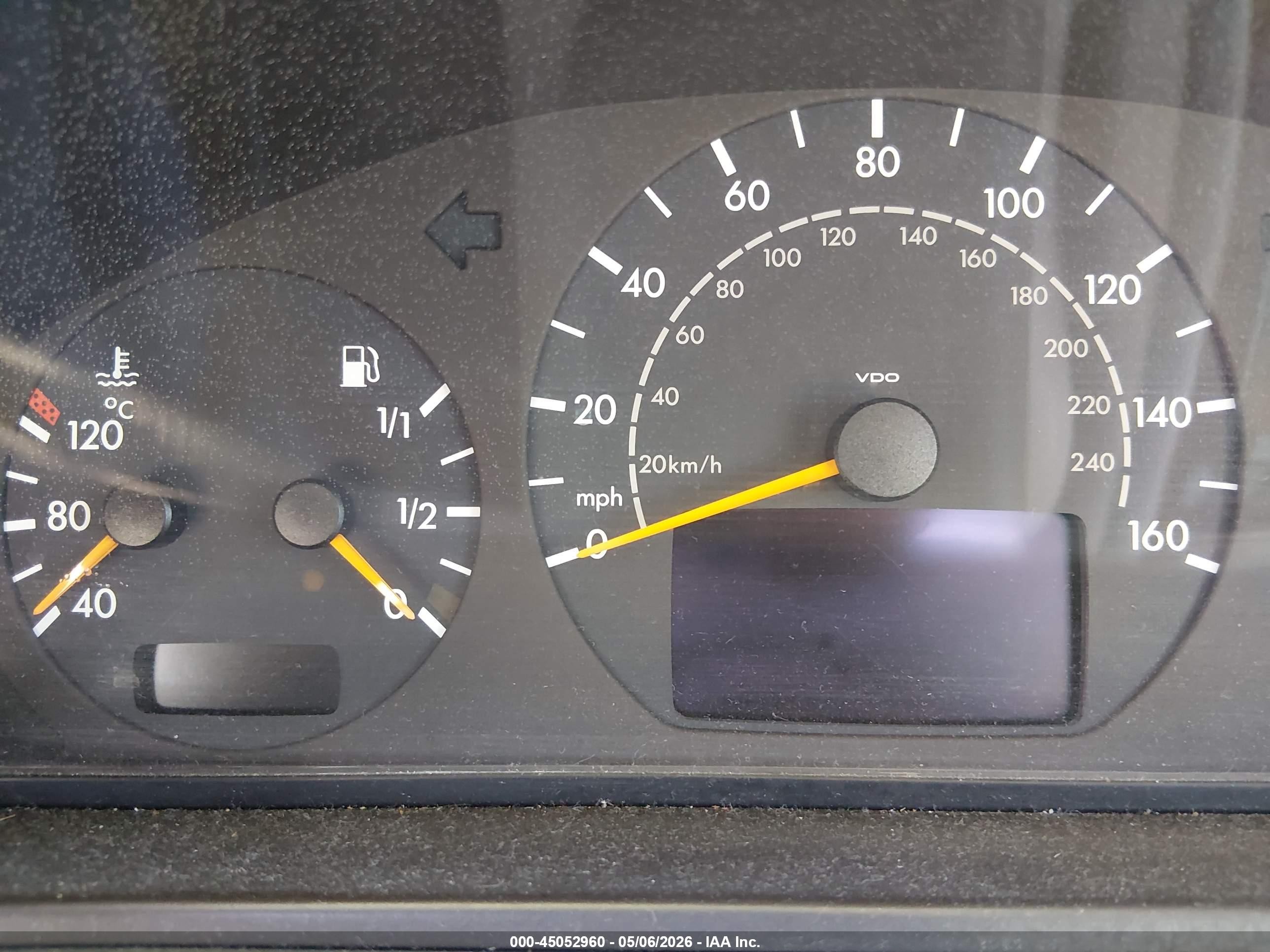 2000 Mercedes-benz Clk 320   White vin: WDBLJ65G5YF135310