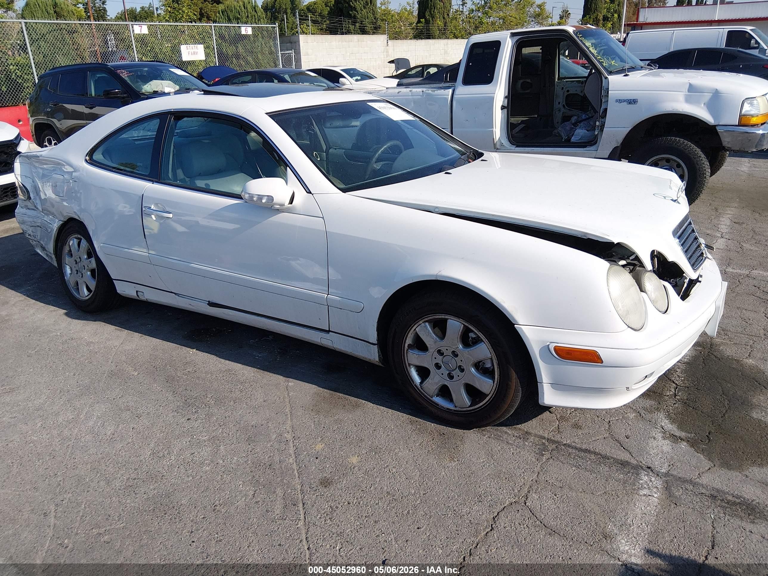 2000 Mercedes-benz Clk 320   Белый vin: WDBLJ65G5YF135310