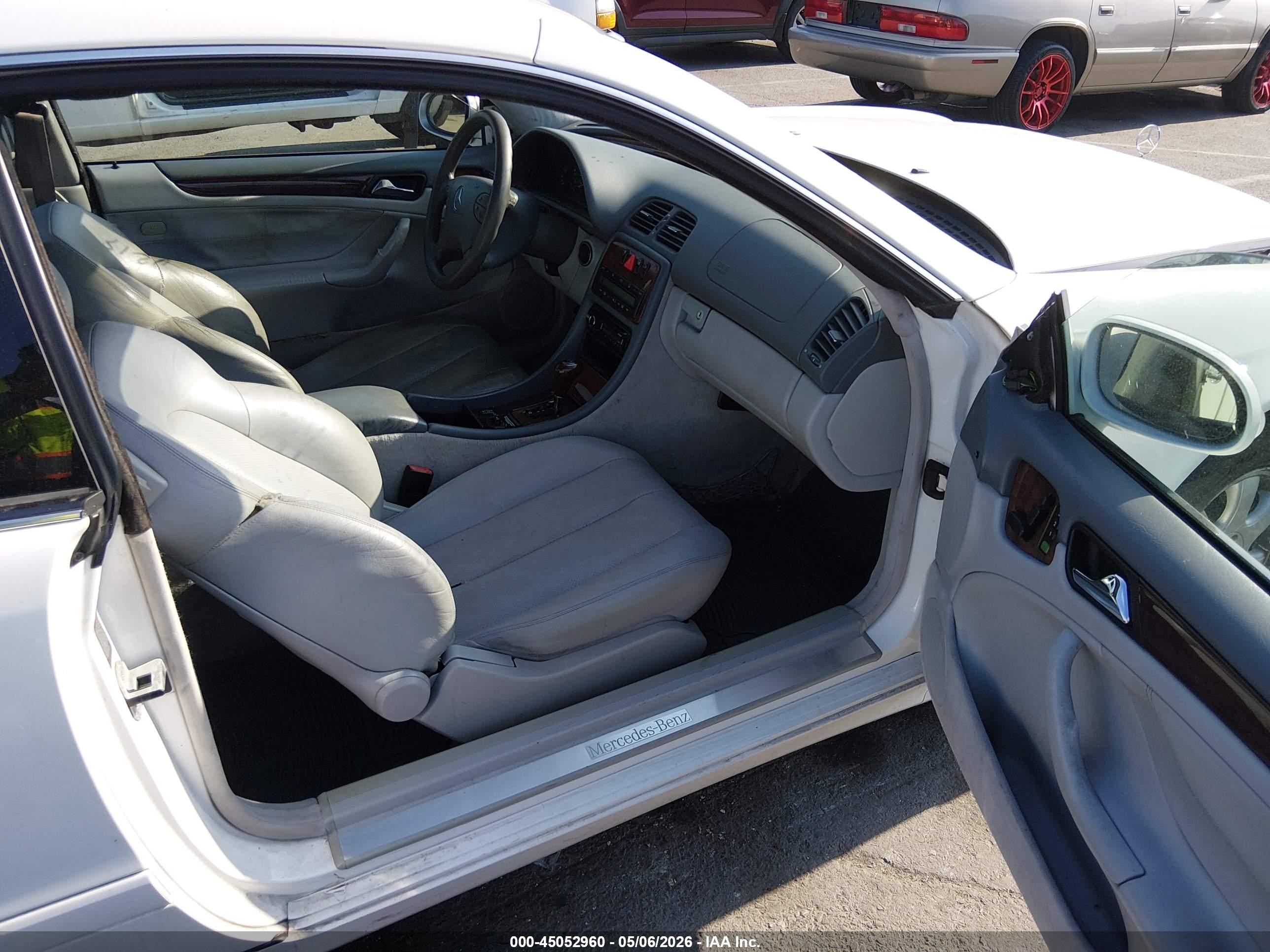 2000 Mercedes-benz Clk 320   White vin: WDBLJ65G5YF135310