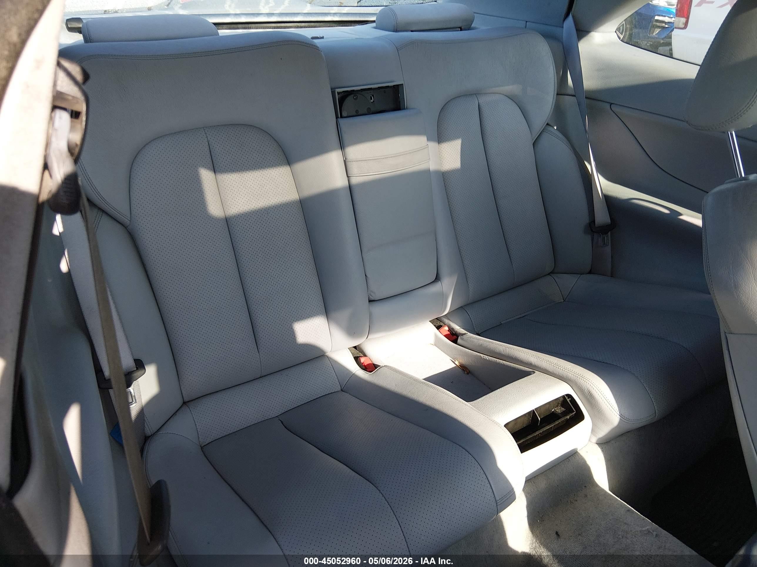 2000 Mercedes-benz Clk 320   White vin: WDBLJ65G5YF135310
