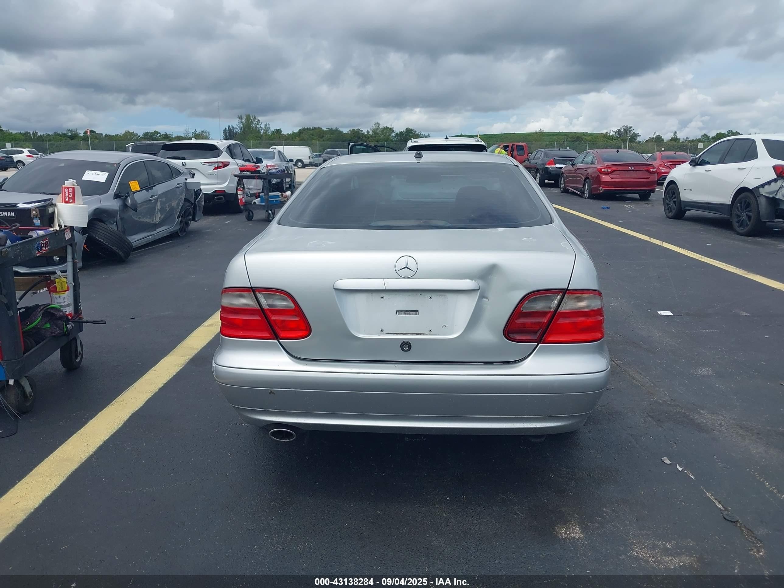 2002 Mercedes-benz Clk 320   Silver vin: WDBLJ65G62T119531