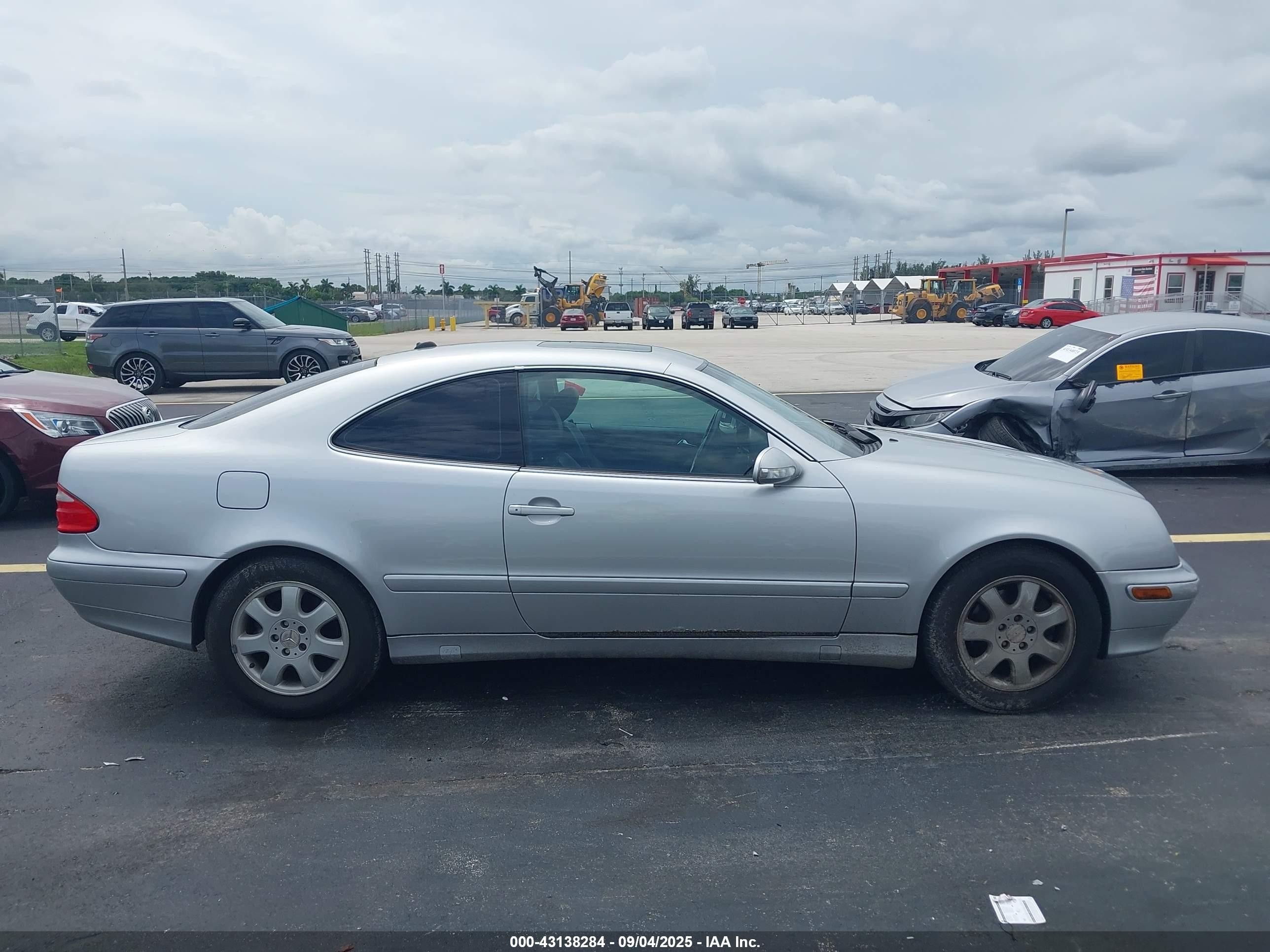 2002 Mercedes-benz Clk 320   Silver vin: WDBLJ65G62T119531