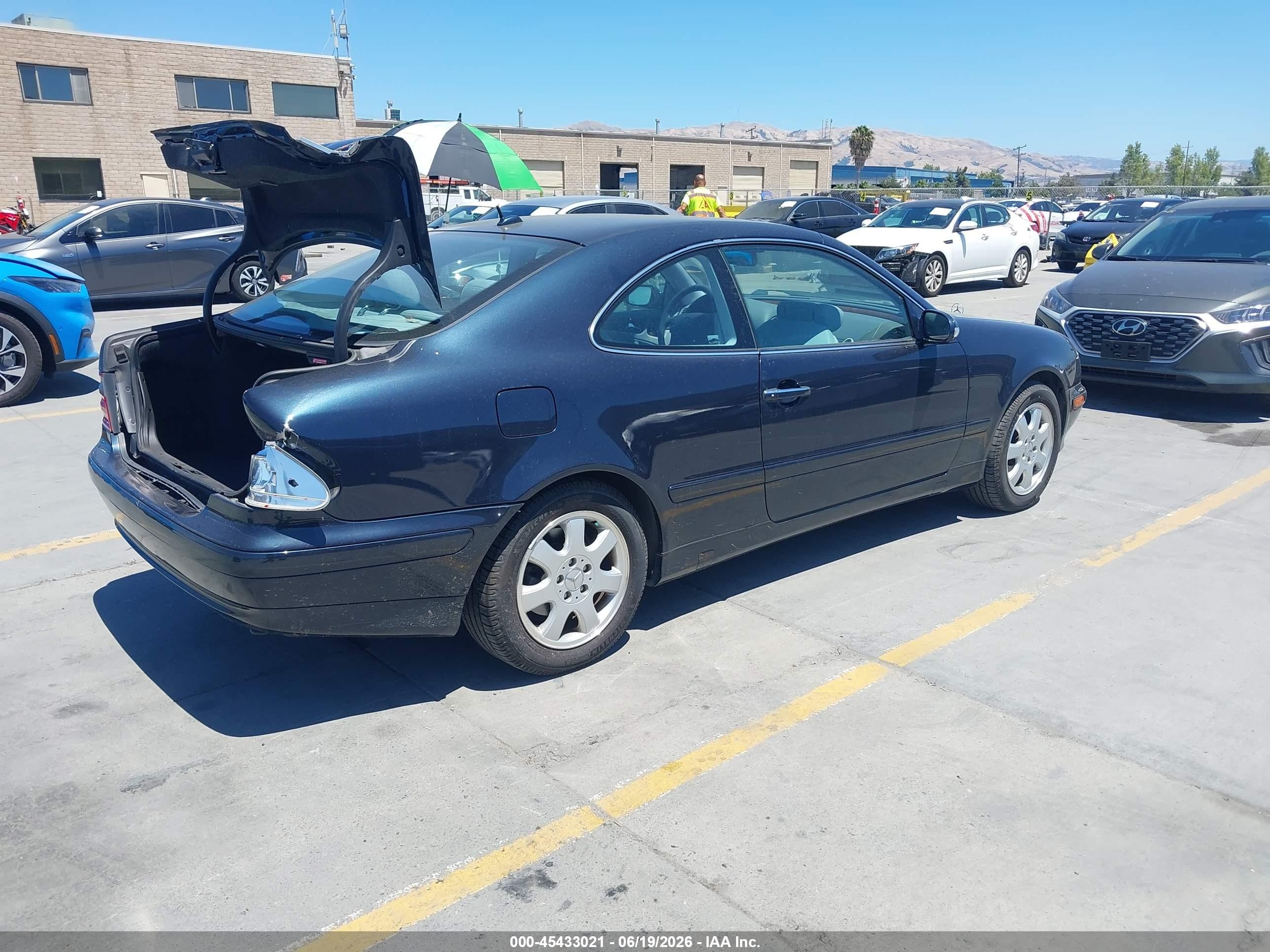 2002 Mercedes-benz Clk 320   Black vin: WDBLJ65G72F196715