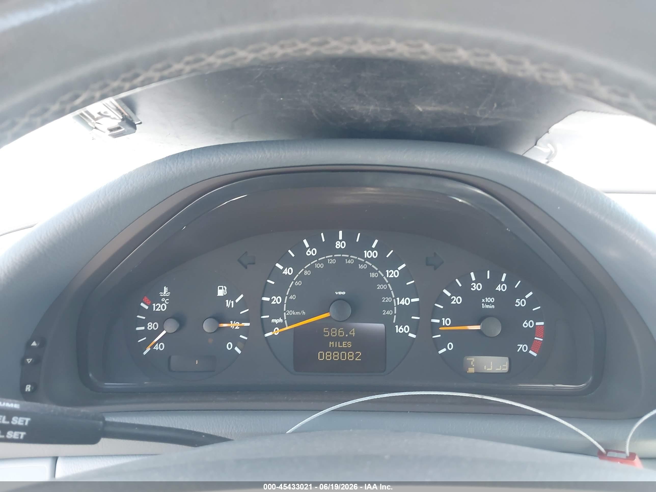 2002 Mercedes-benz Clk 320   Black vin: WDBLJ65G72F196715
